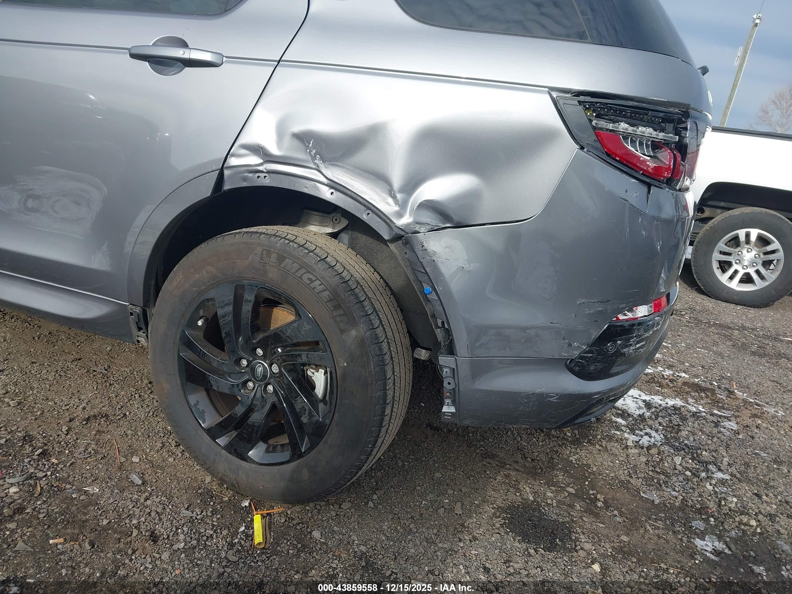LAND ROVER image 6