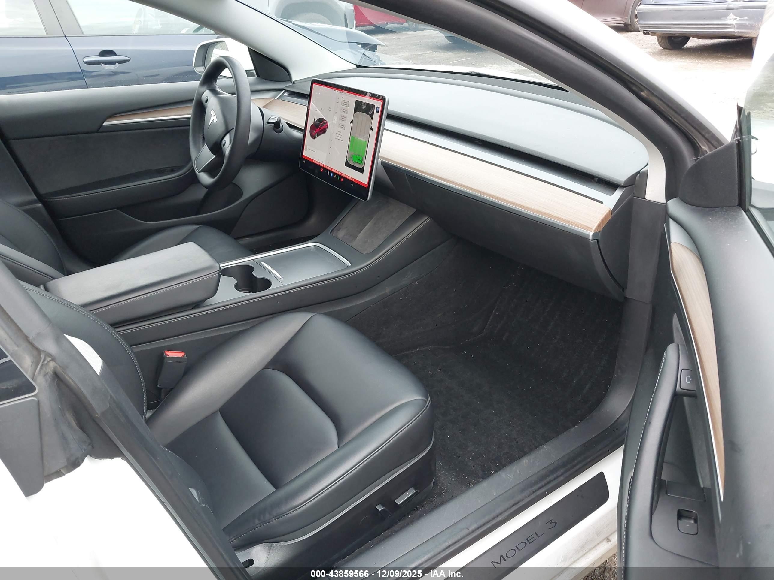 TESLA MODEL image 5