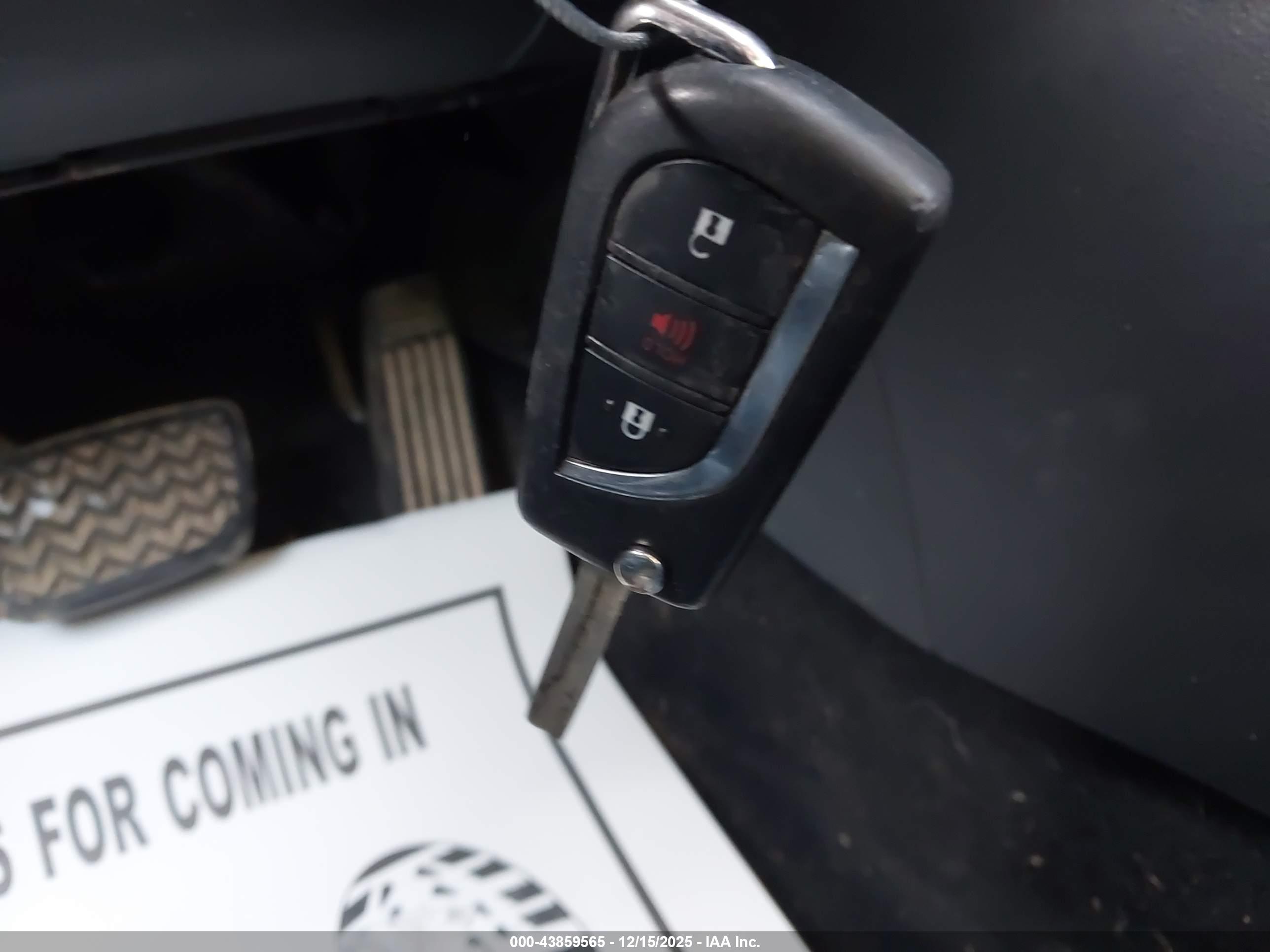 TOYOTA RAV4 image 11