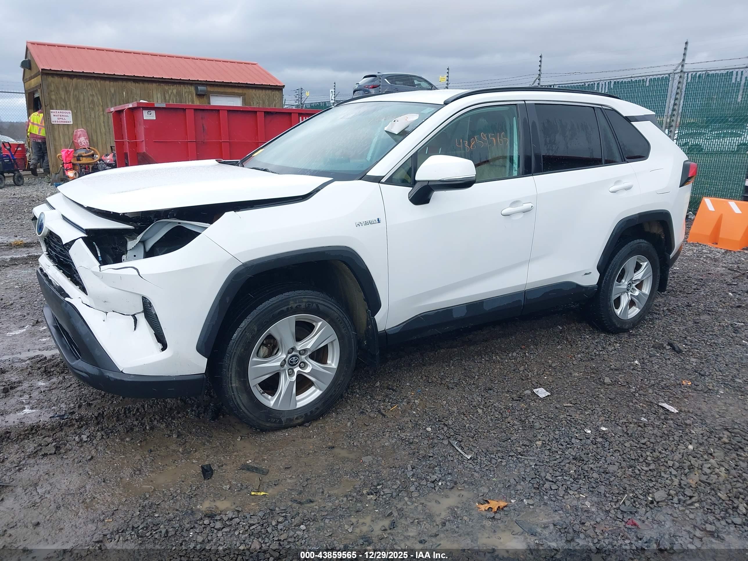TOYOTA RAV4 image 2