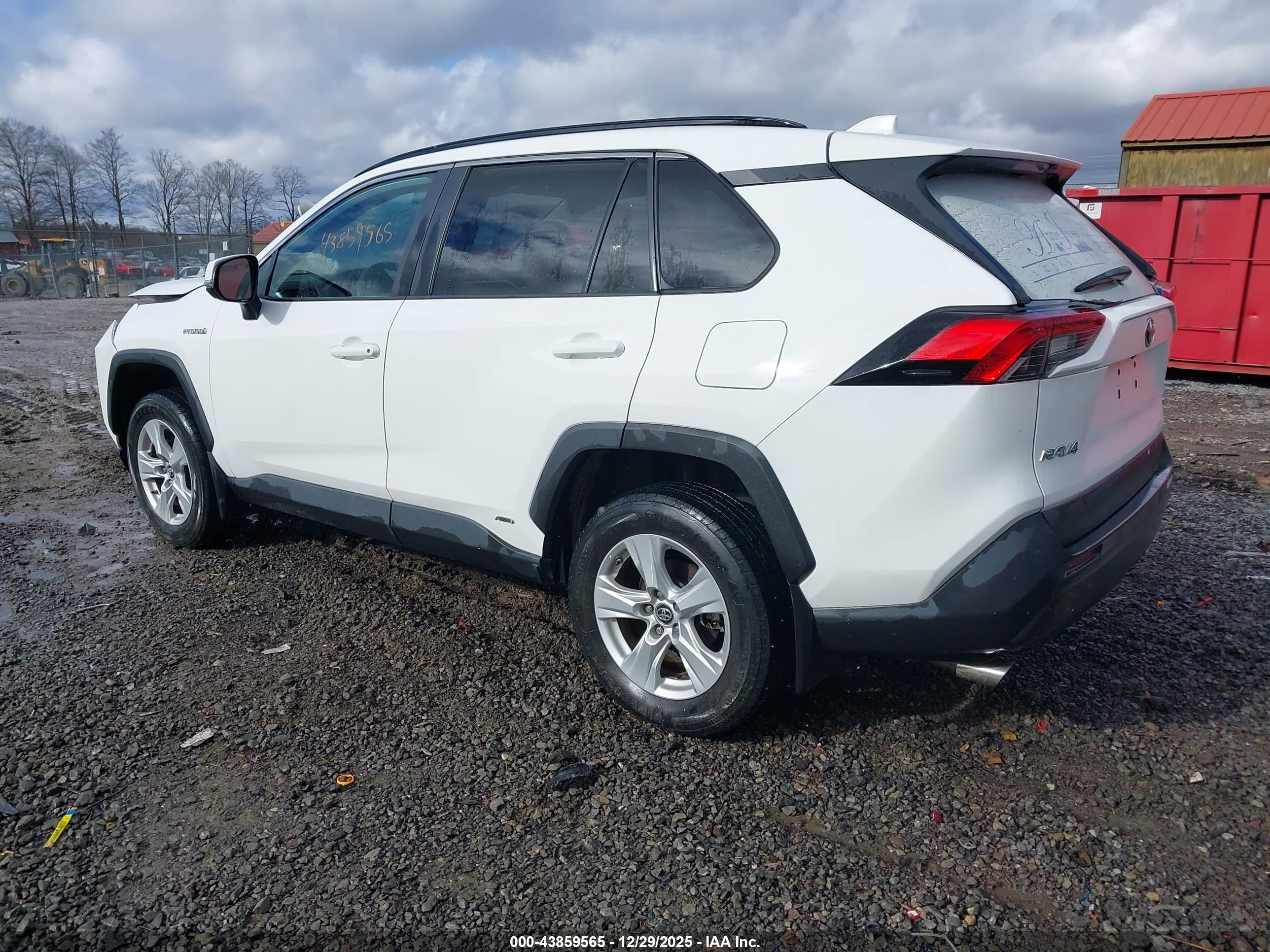 TOYOTA RAV4 image 3