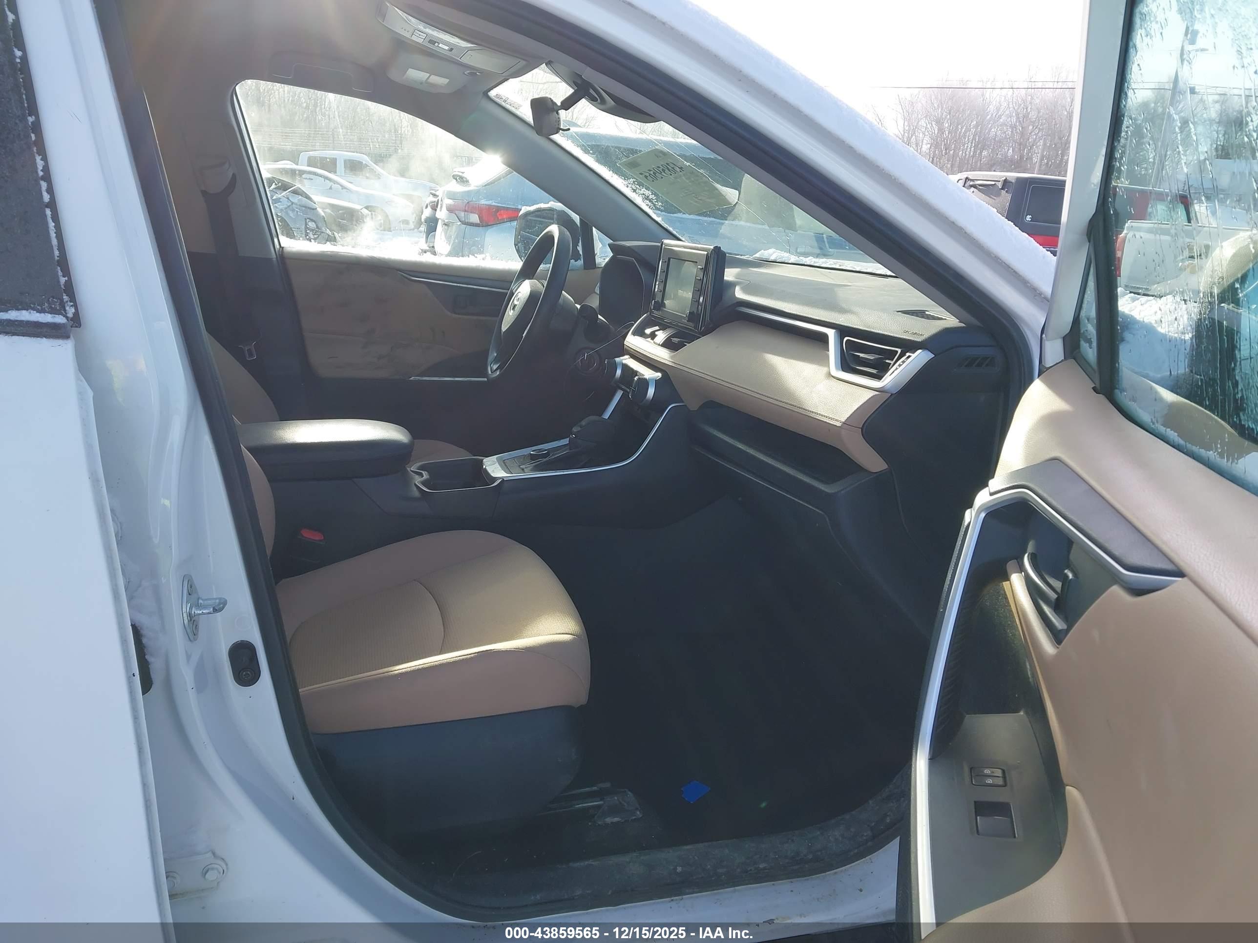 TOYOTA RAV4 image 5