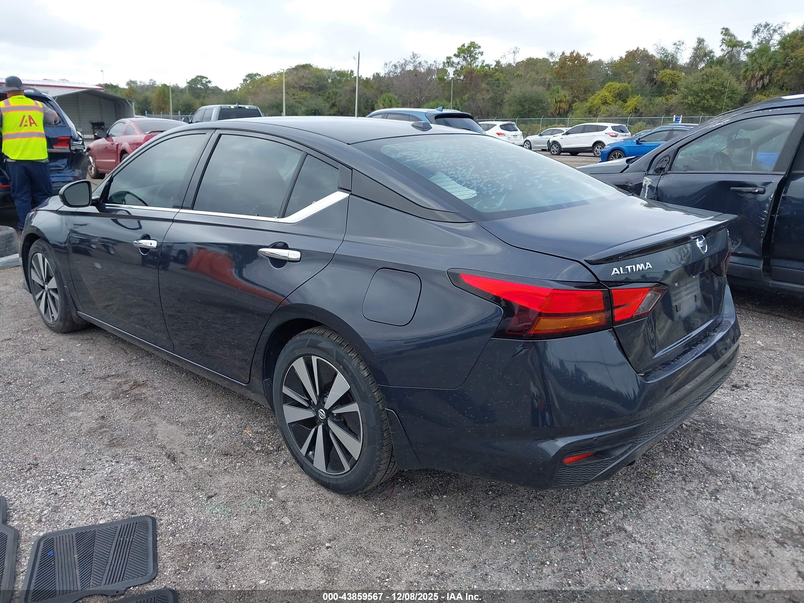 NISSAN ALTIMA image 3