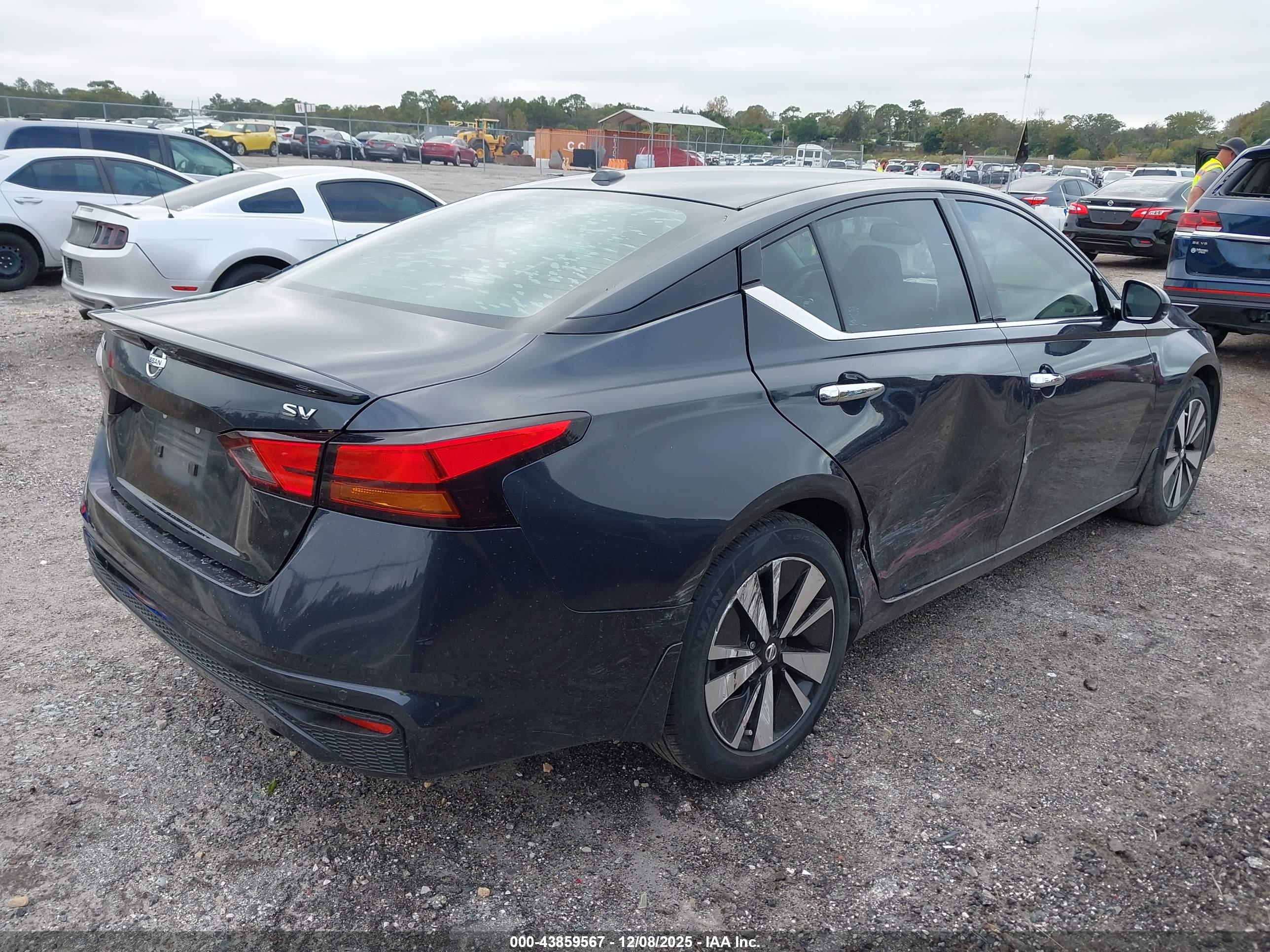NISSAN ALTIMA image 4