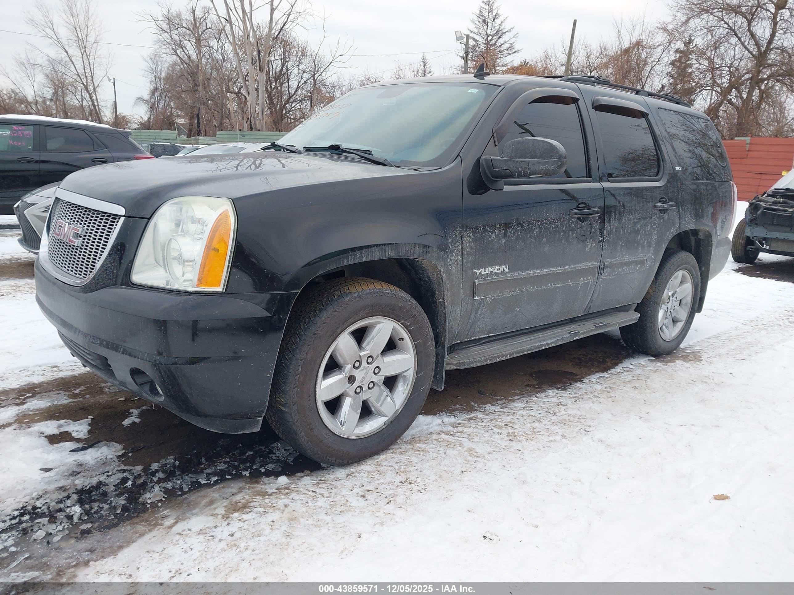 GMC YUKON image 2