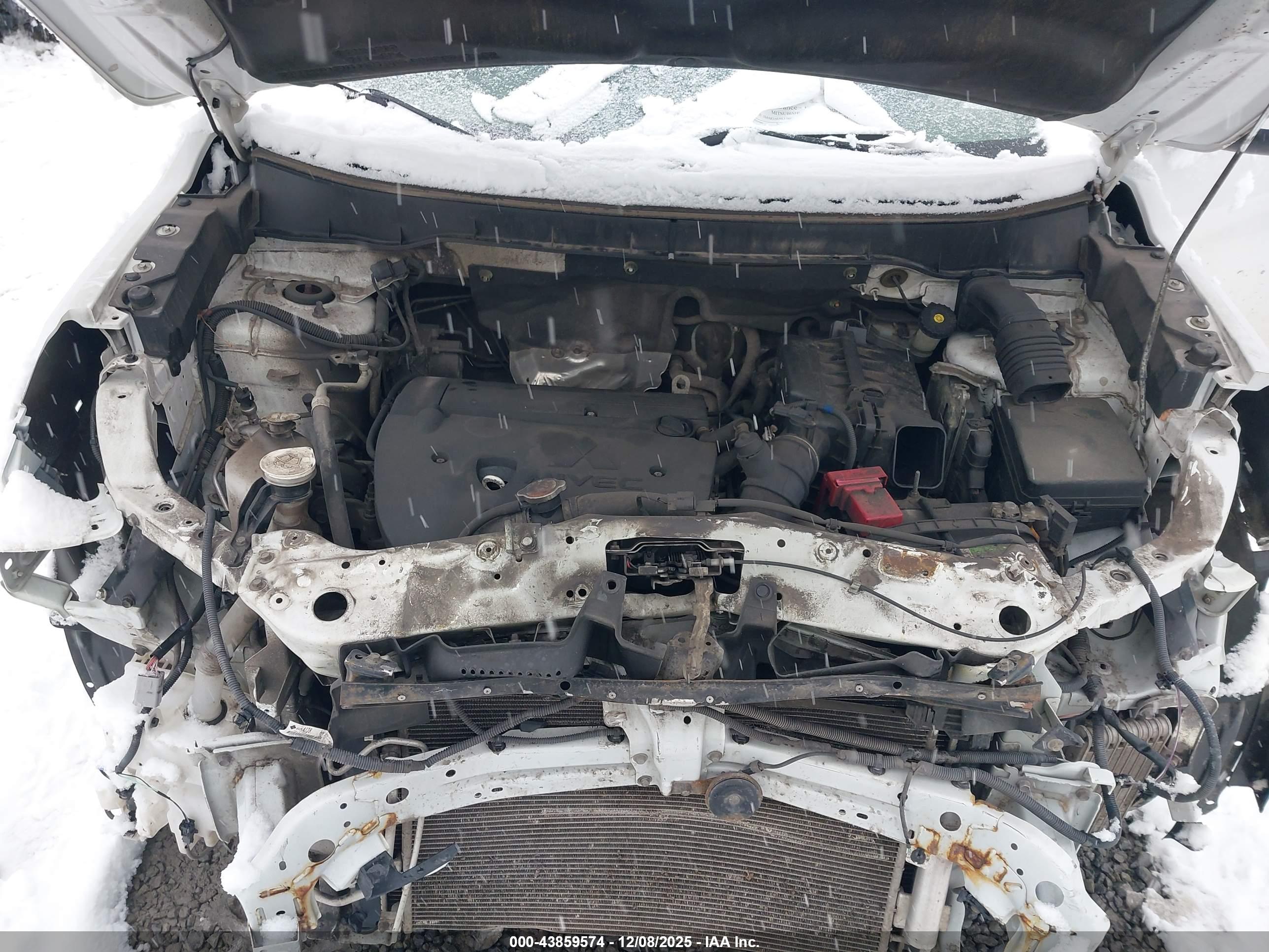 MITSUBISHI OUTLANDER image 10