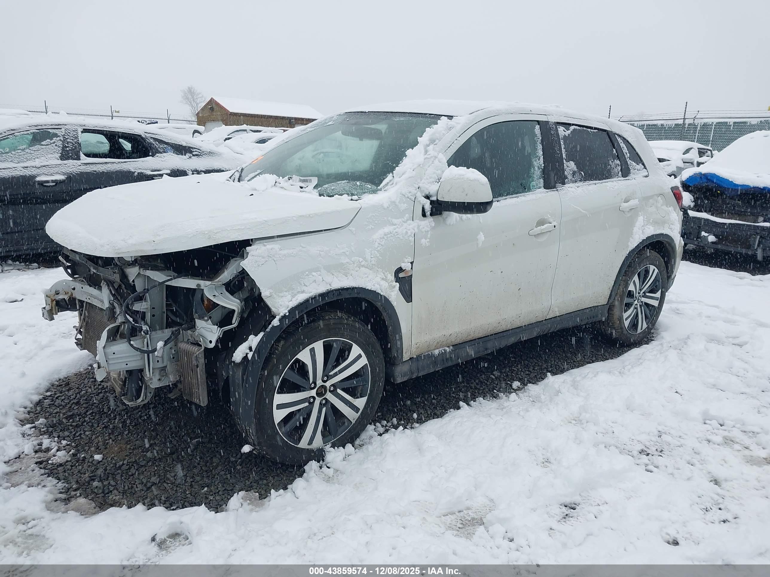 MITSUBISHI OUTLANDER image 2