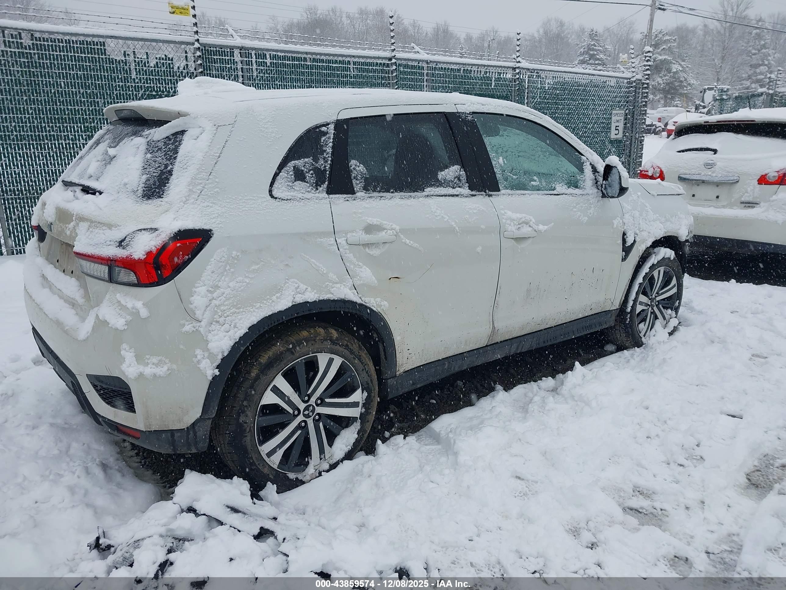 MITSUBISHI OUTLANDER image 4