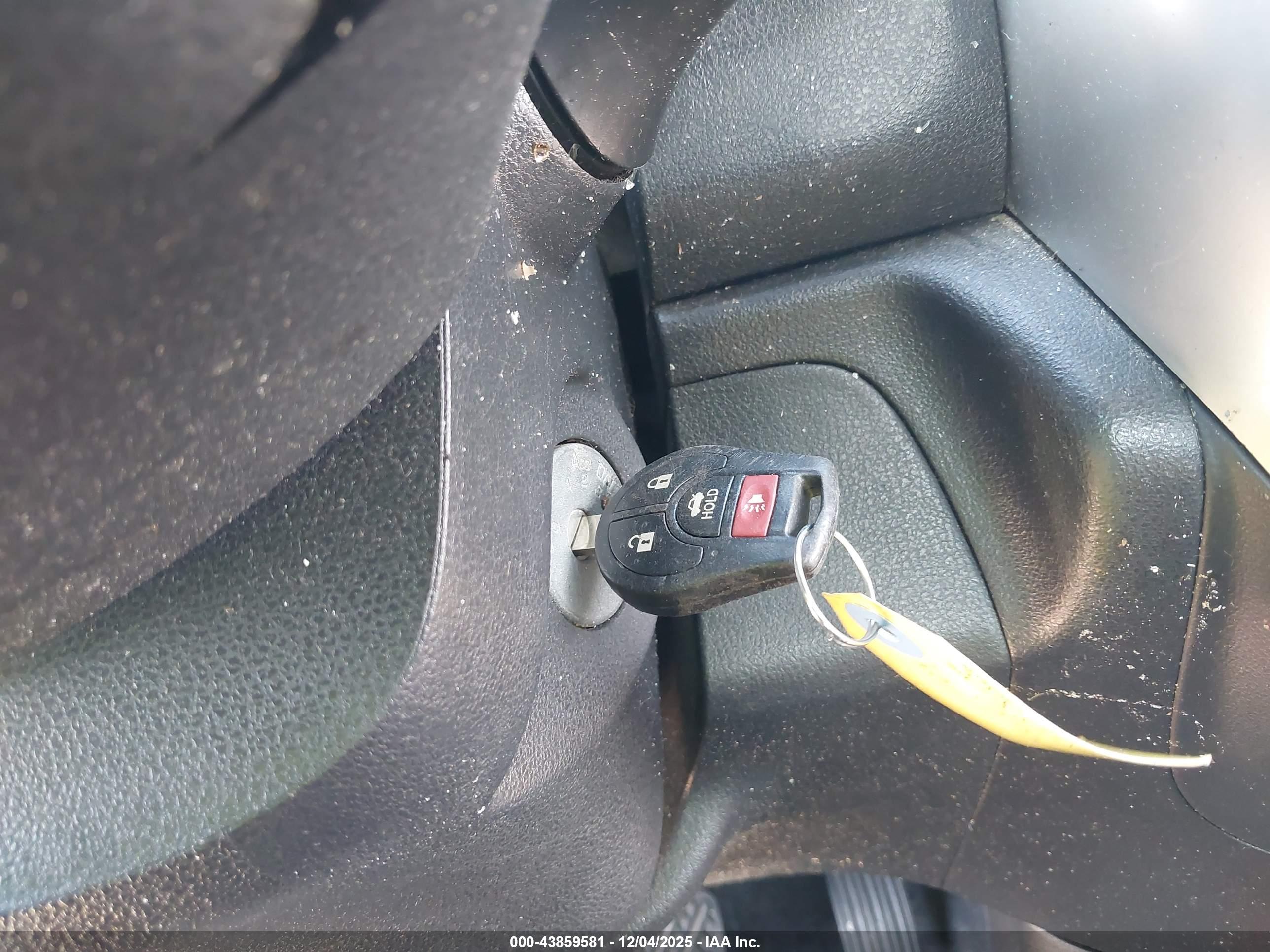 NISSAN VERSA image 11