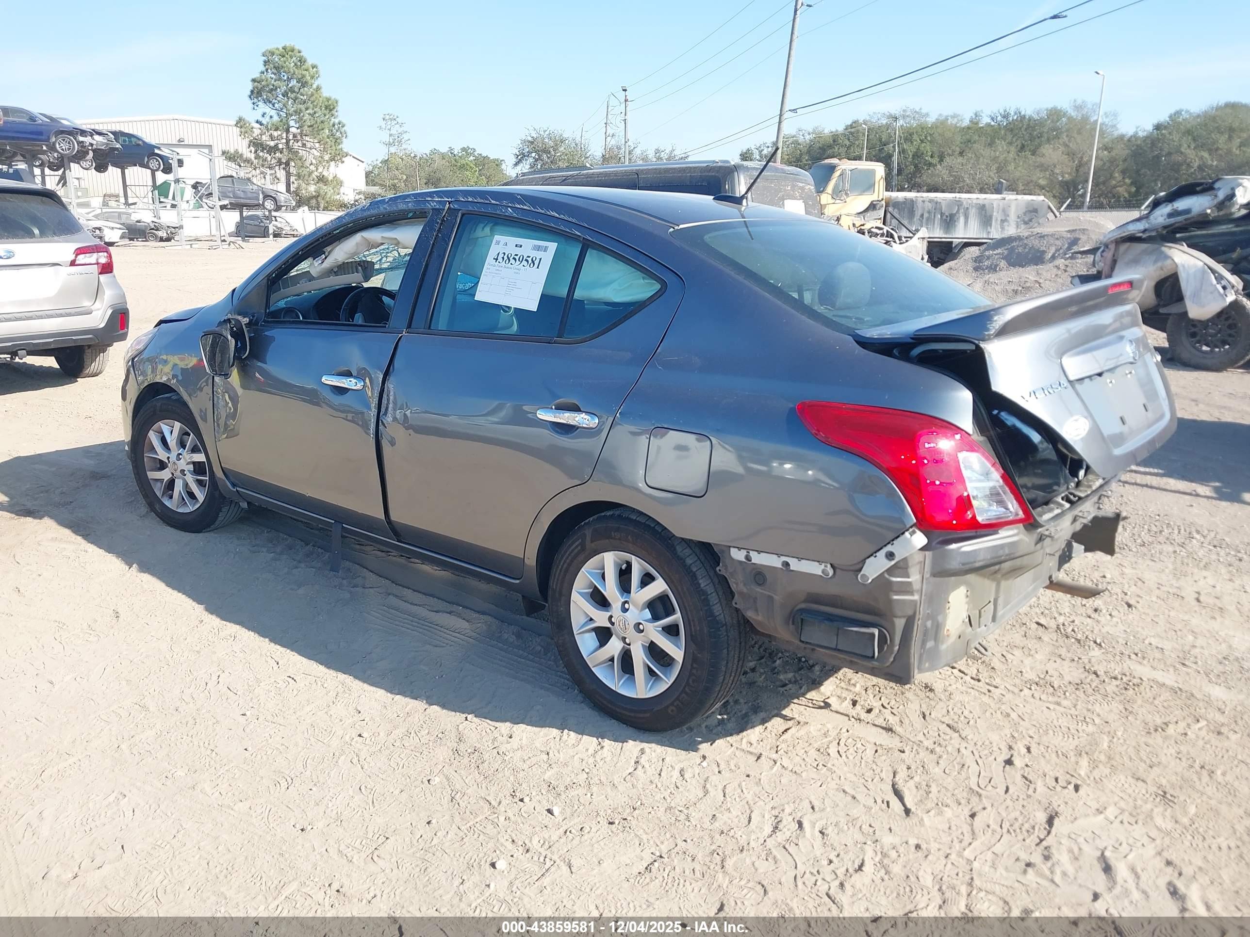NISSAN VERSA image 3