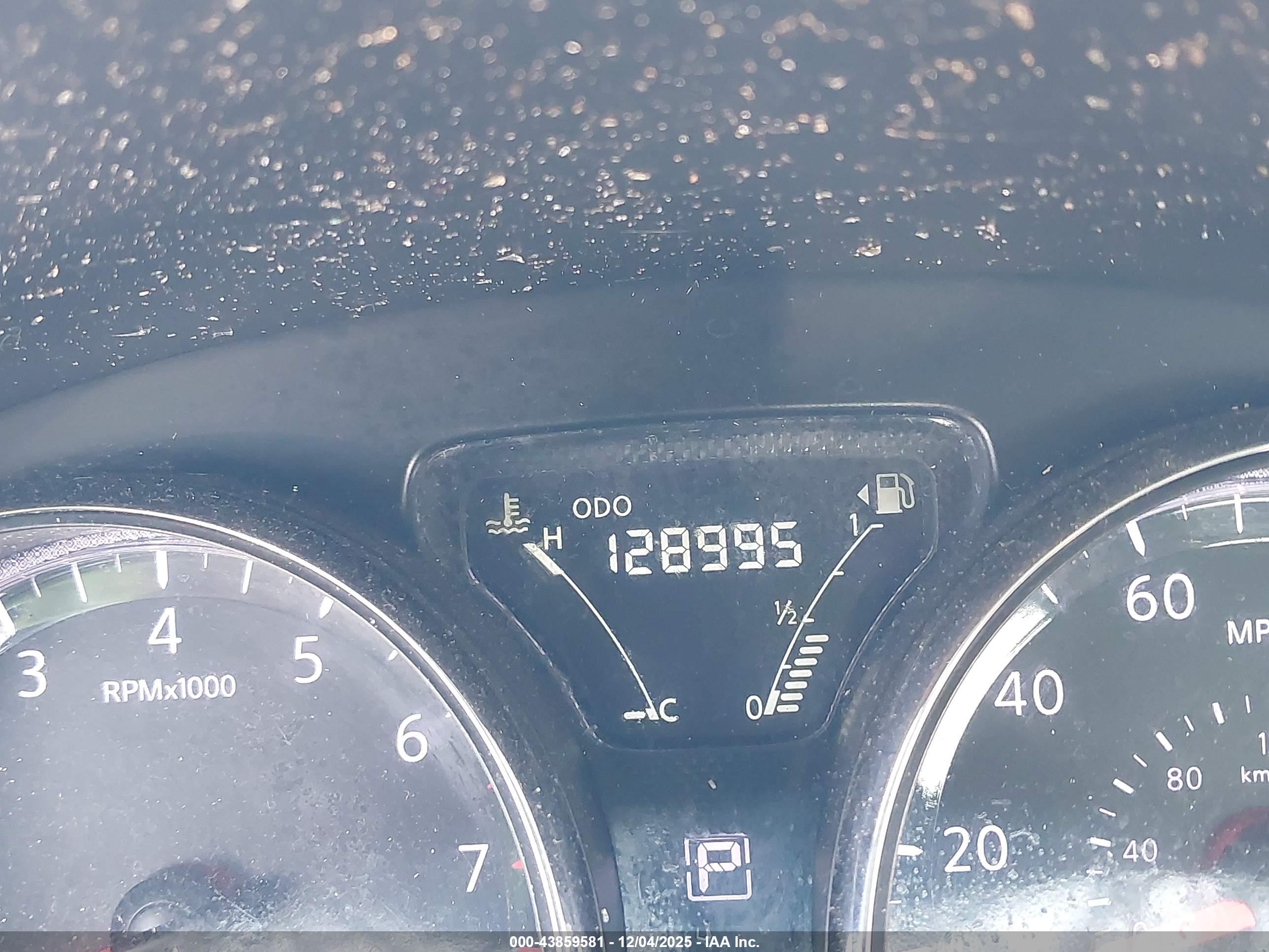 NISSAN VERSA image 7