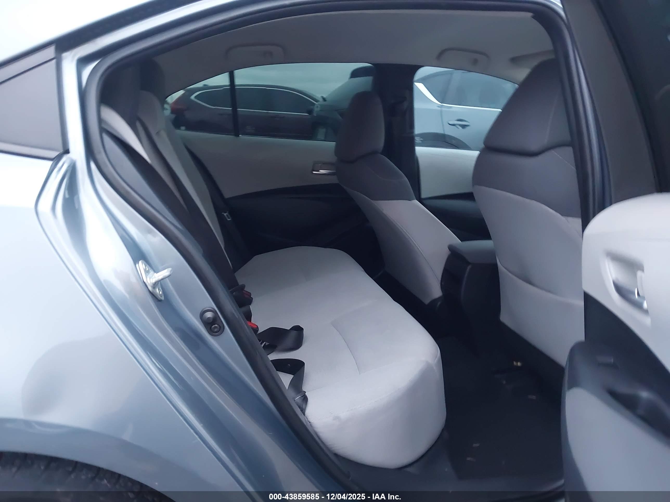 TOYOTA COROLLA image 8