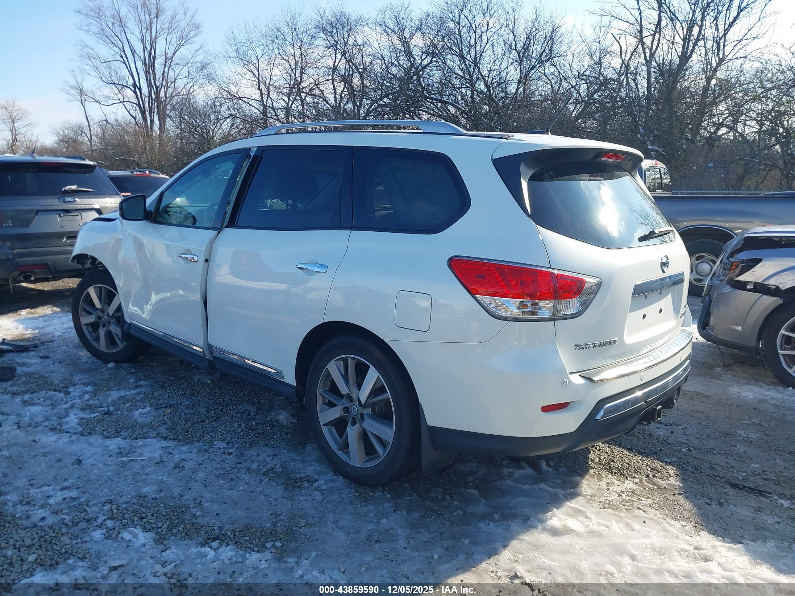 NISSAN PATHFINDER image 3