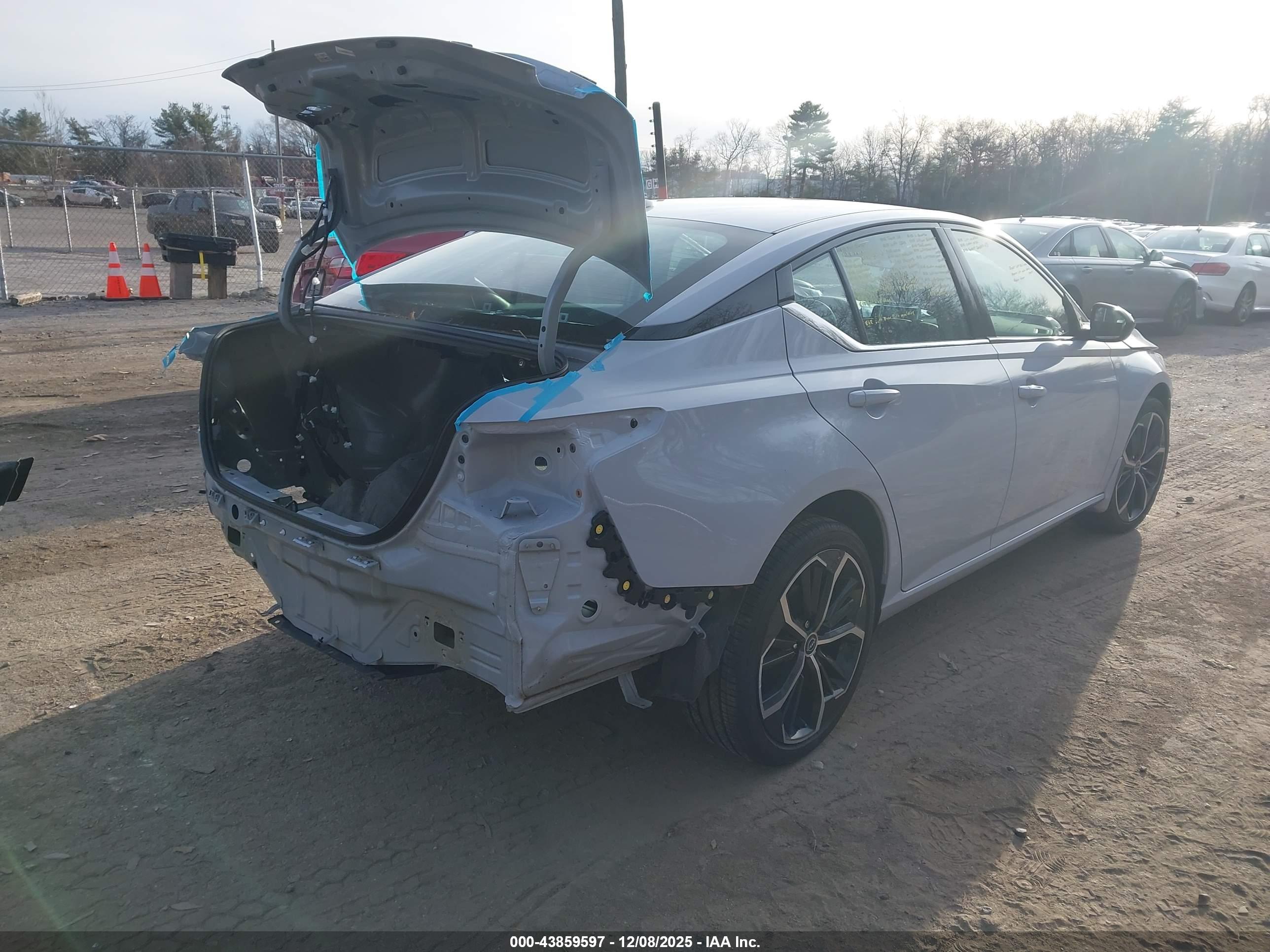 NISSAN ALTIMA image 4