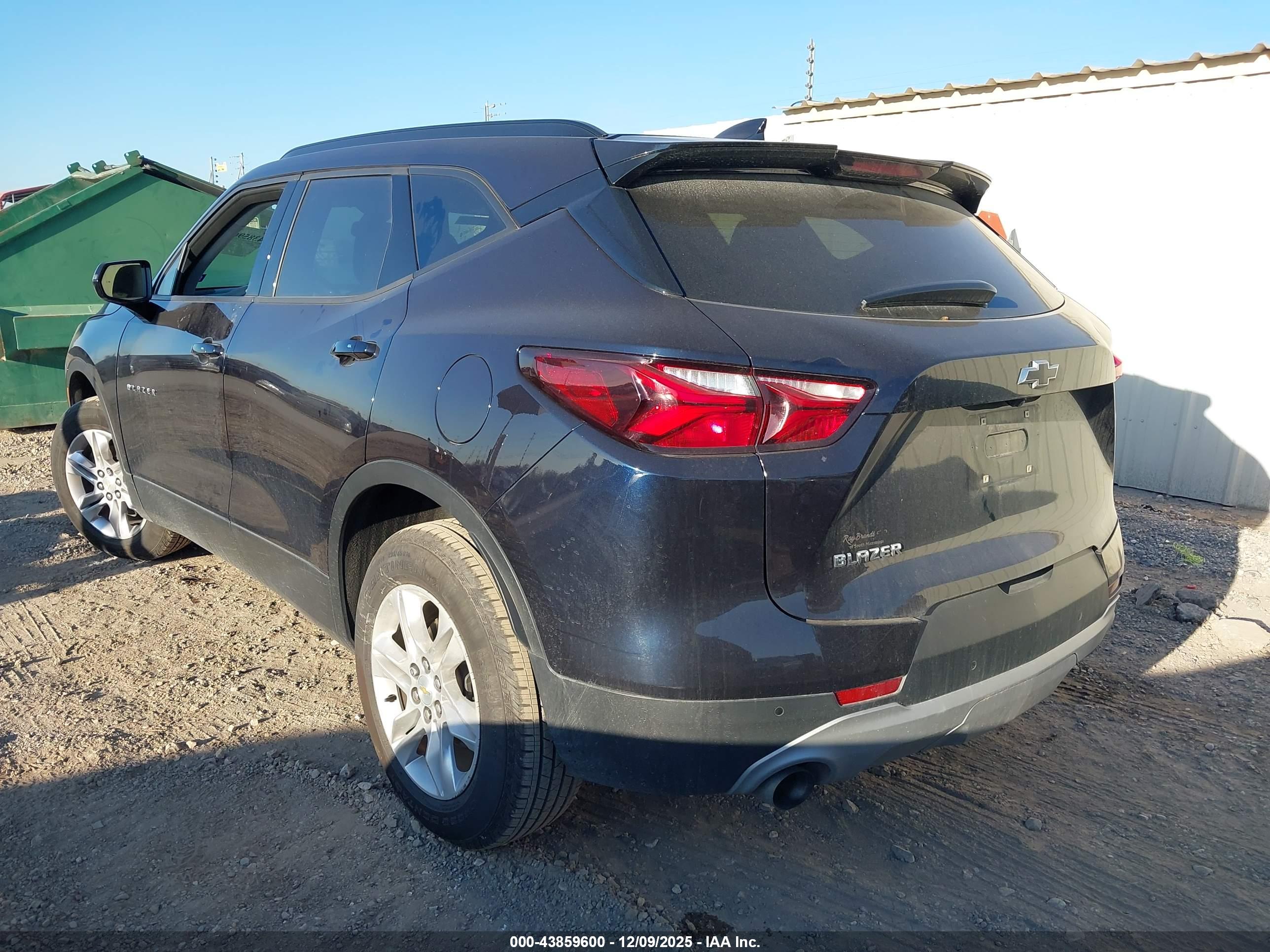 CHEVROLET BLAZER image 3