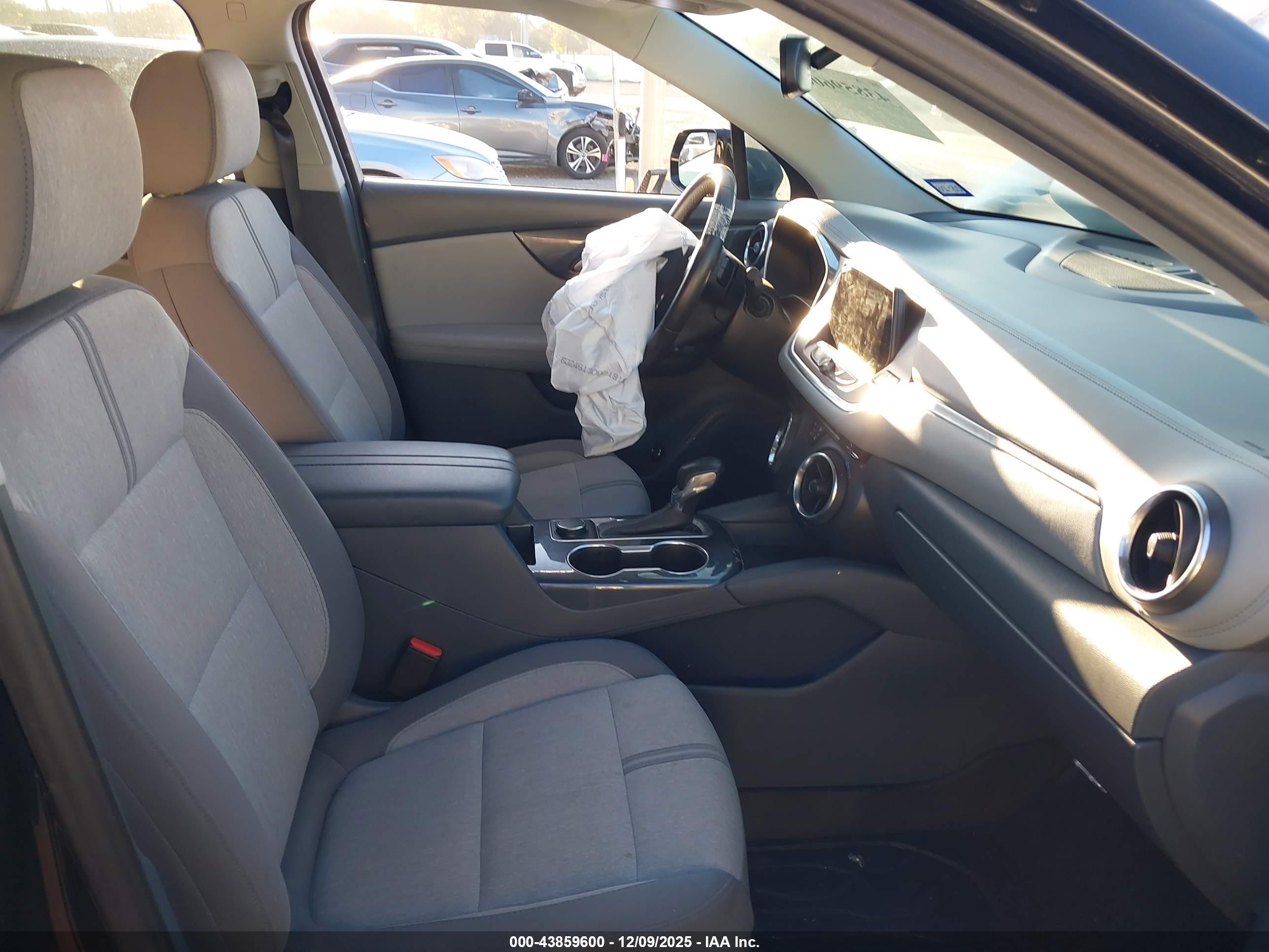 CHEVROLET BLAZER image 5