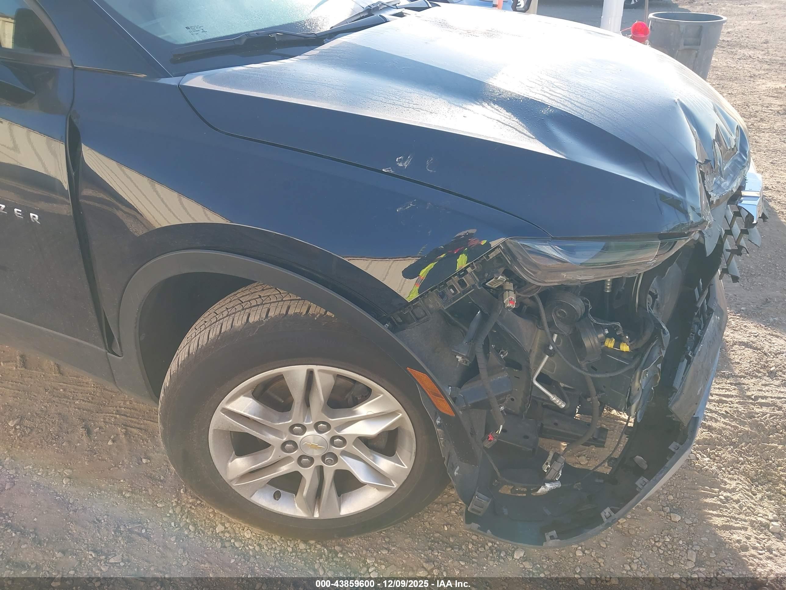 CHEVROLET BLAZER image 6
