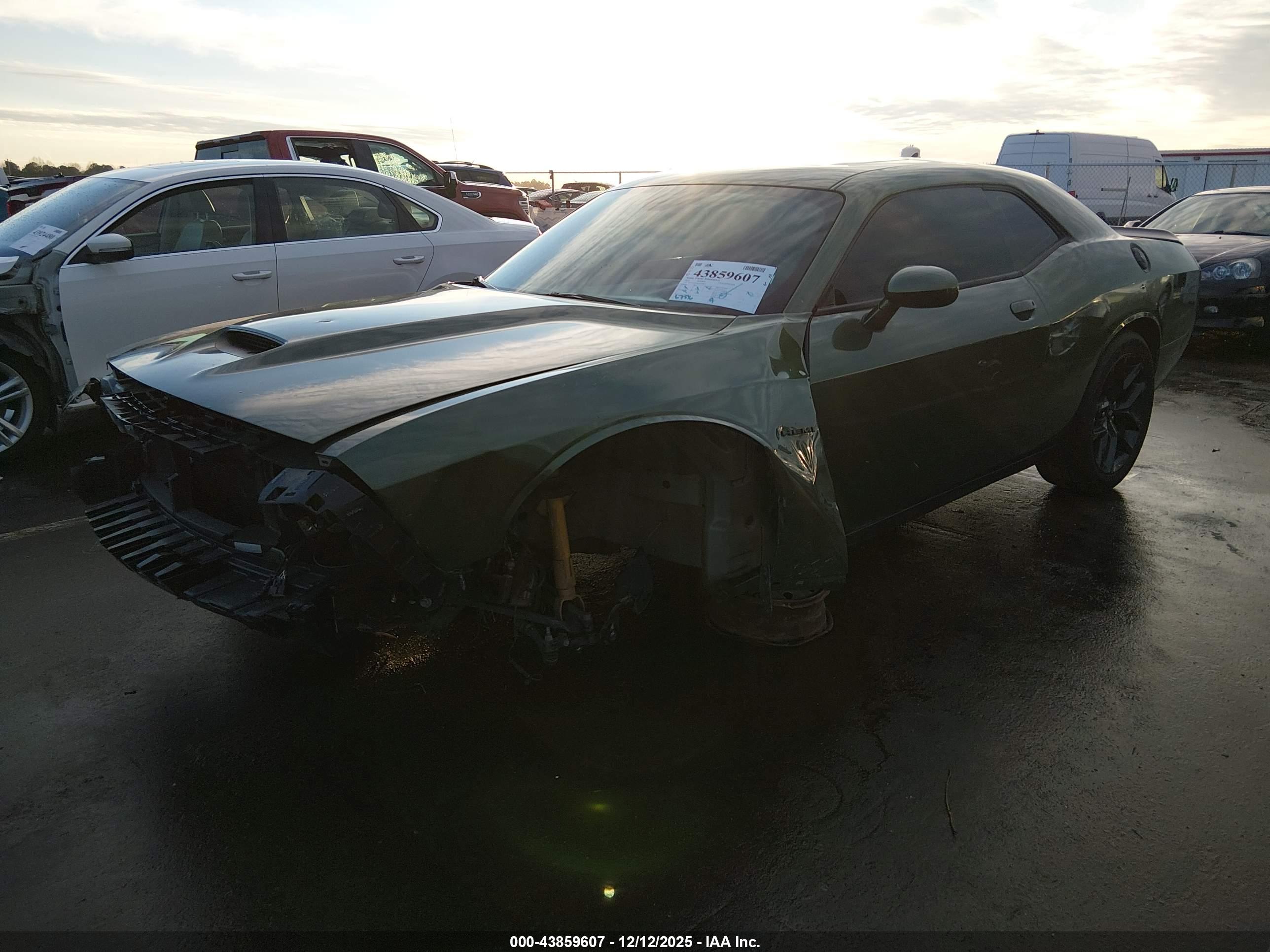 DODGE CHALLENGER image 2