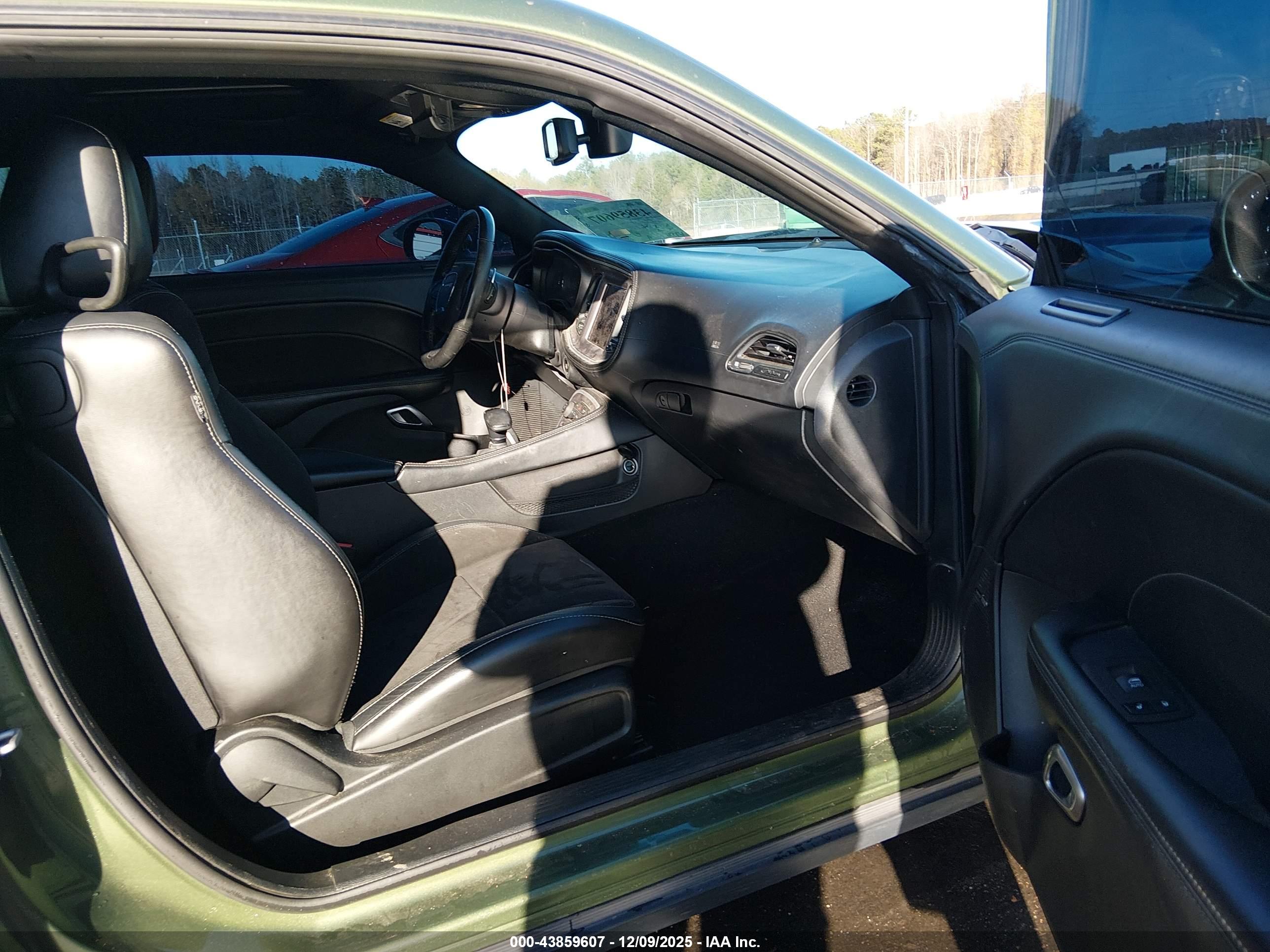 DODGE CHALLENGER image 5