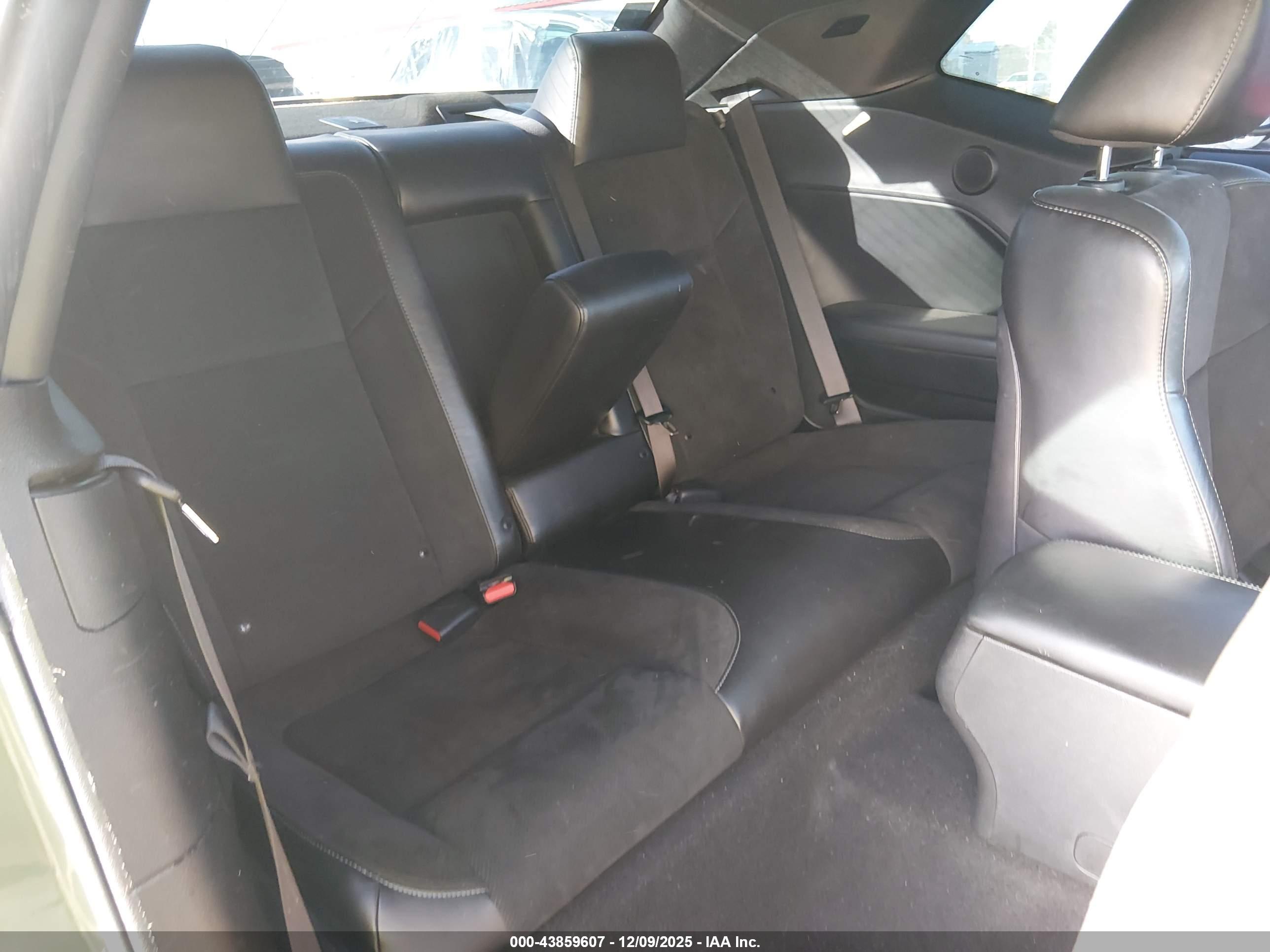 DODGE CHALLENGER image 8
