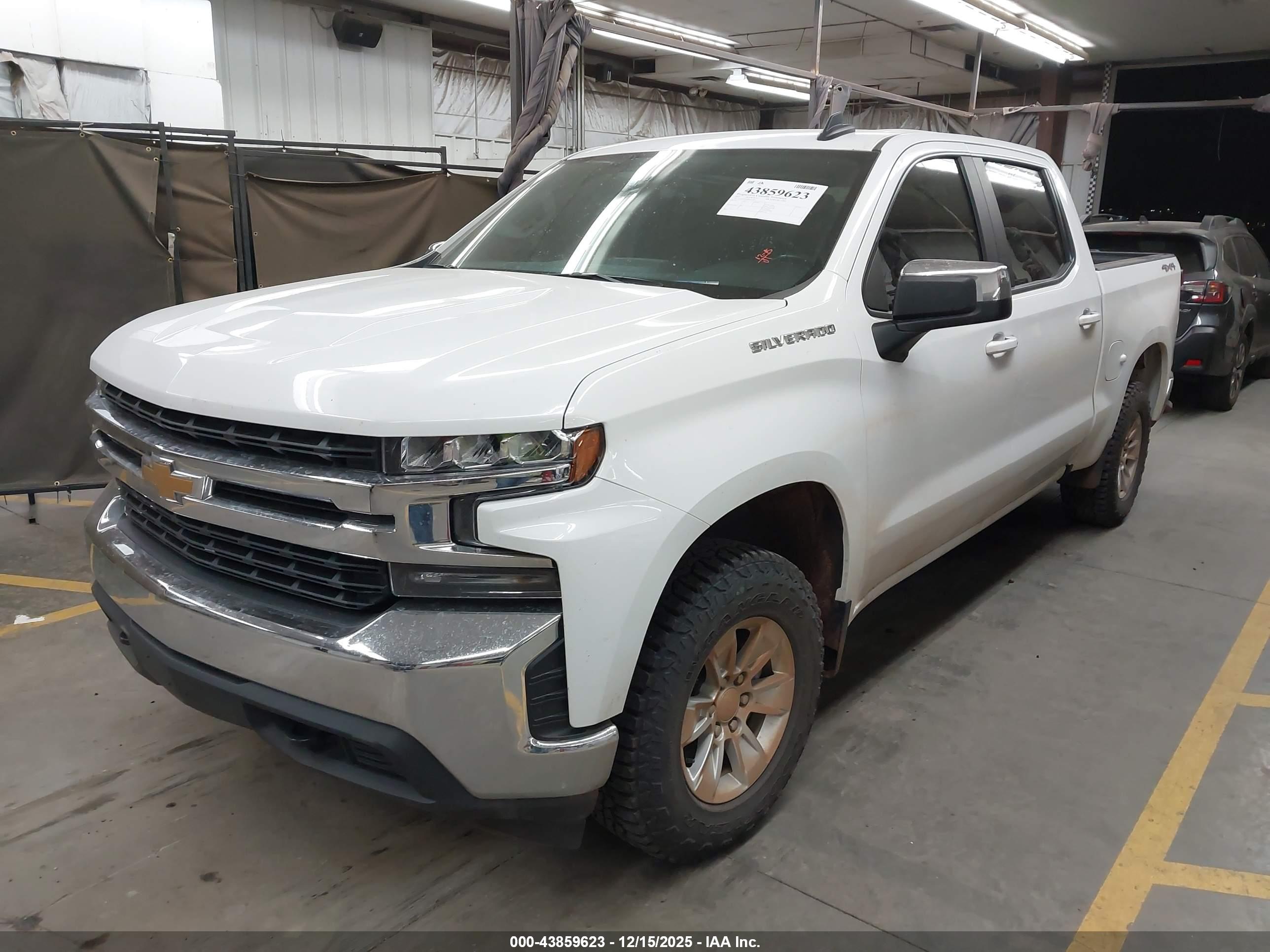 CHEVROLET SILVERADO image 2
