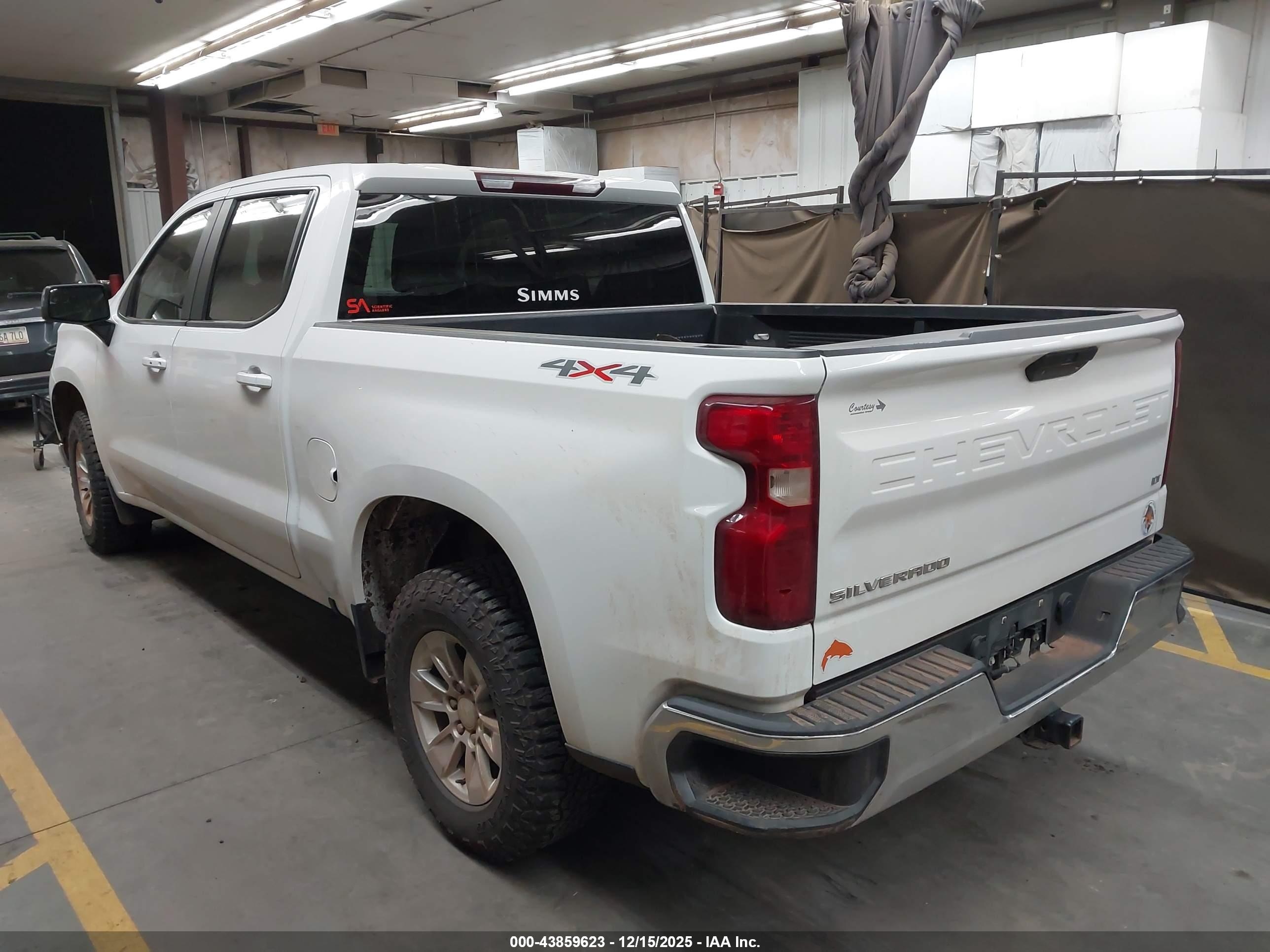 CHEVROLET SILVERADO image 3