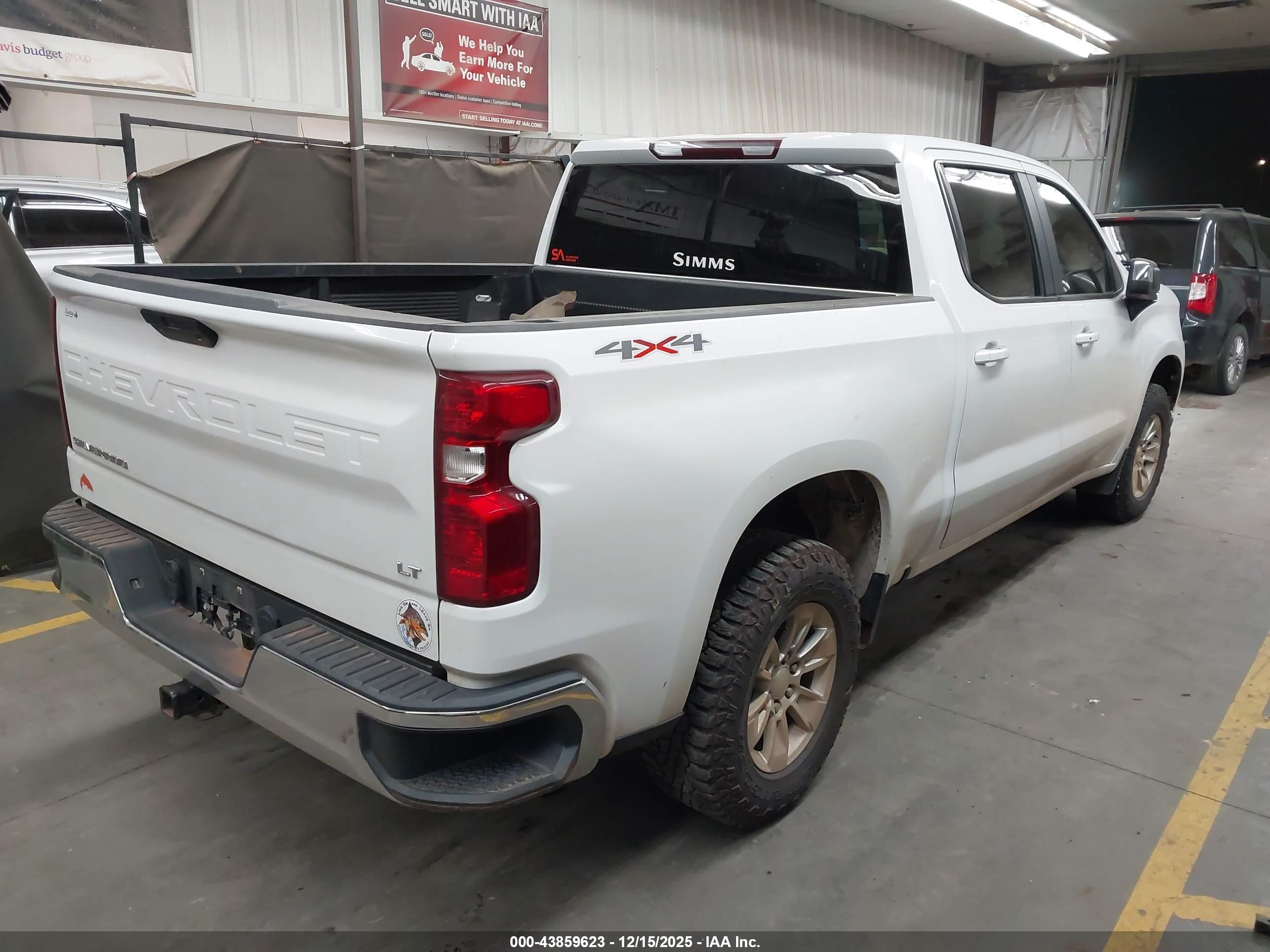 CHEVROLET SILVERADO image 4