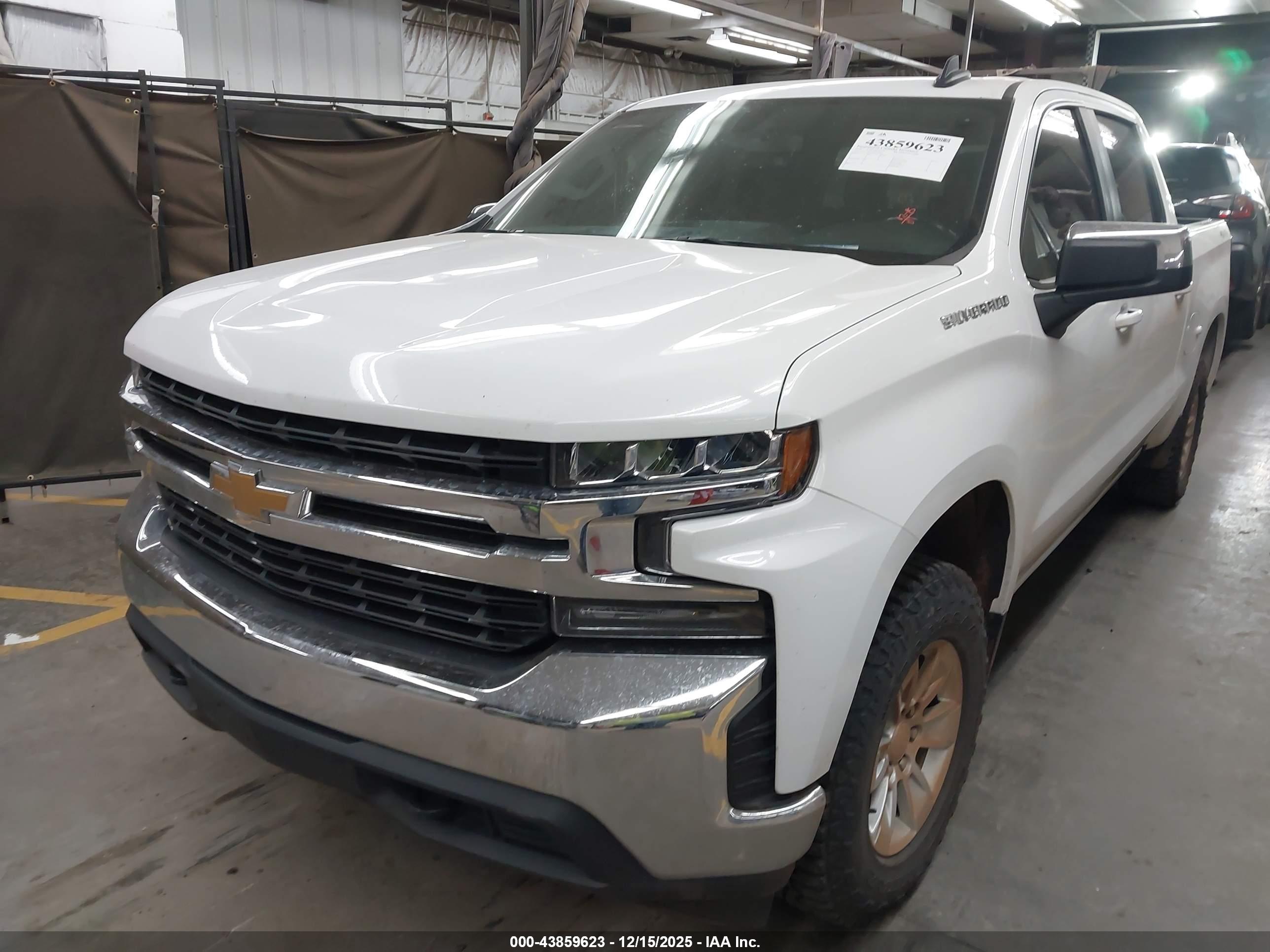 CHEVROLET SILVERADO image 6