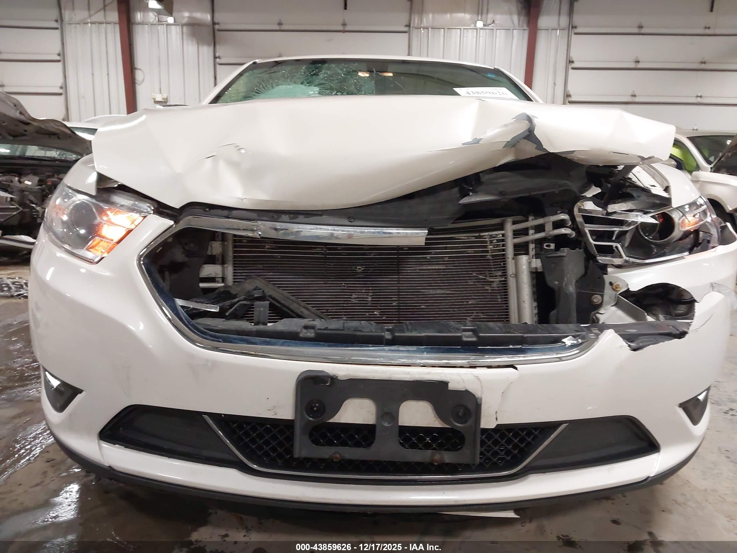 FORD TAURUS image 6