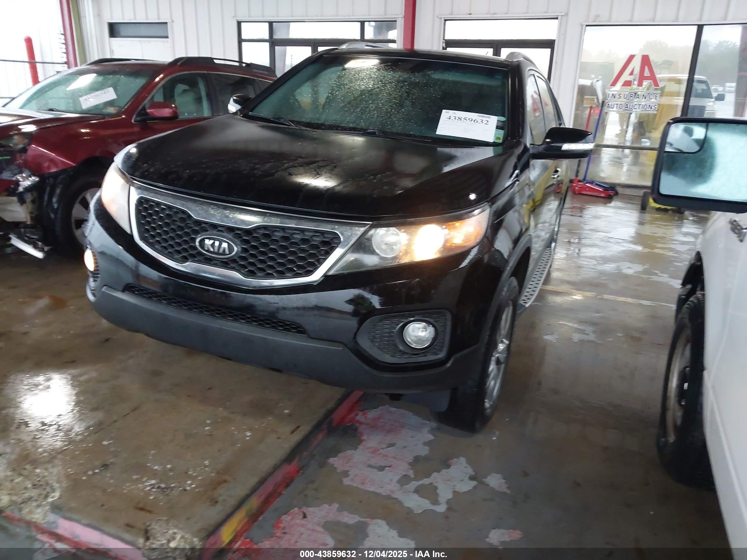 KIA SORENTO image 2