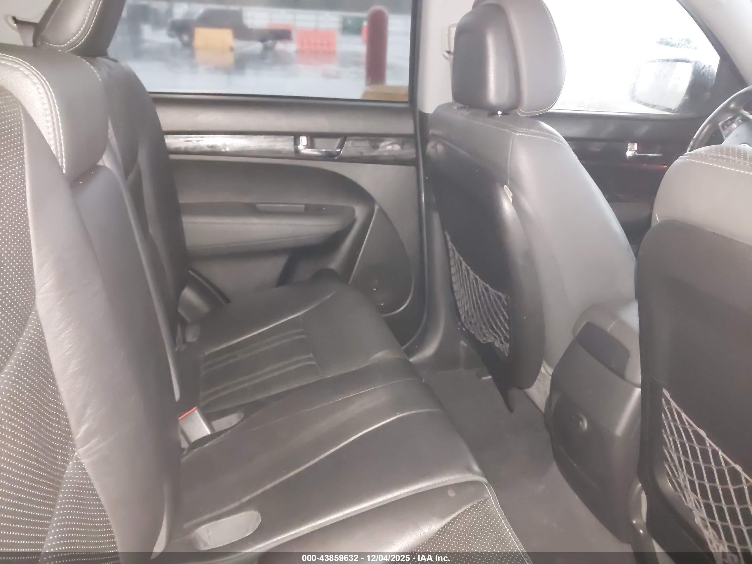 KIA SORENTO image 8