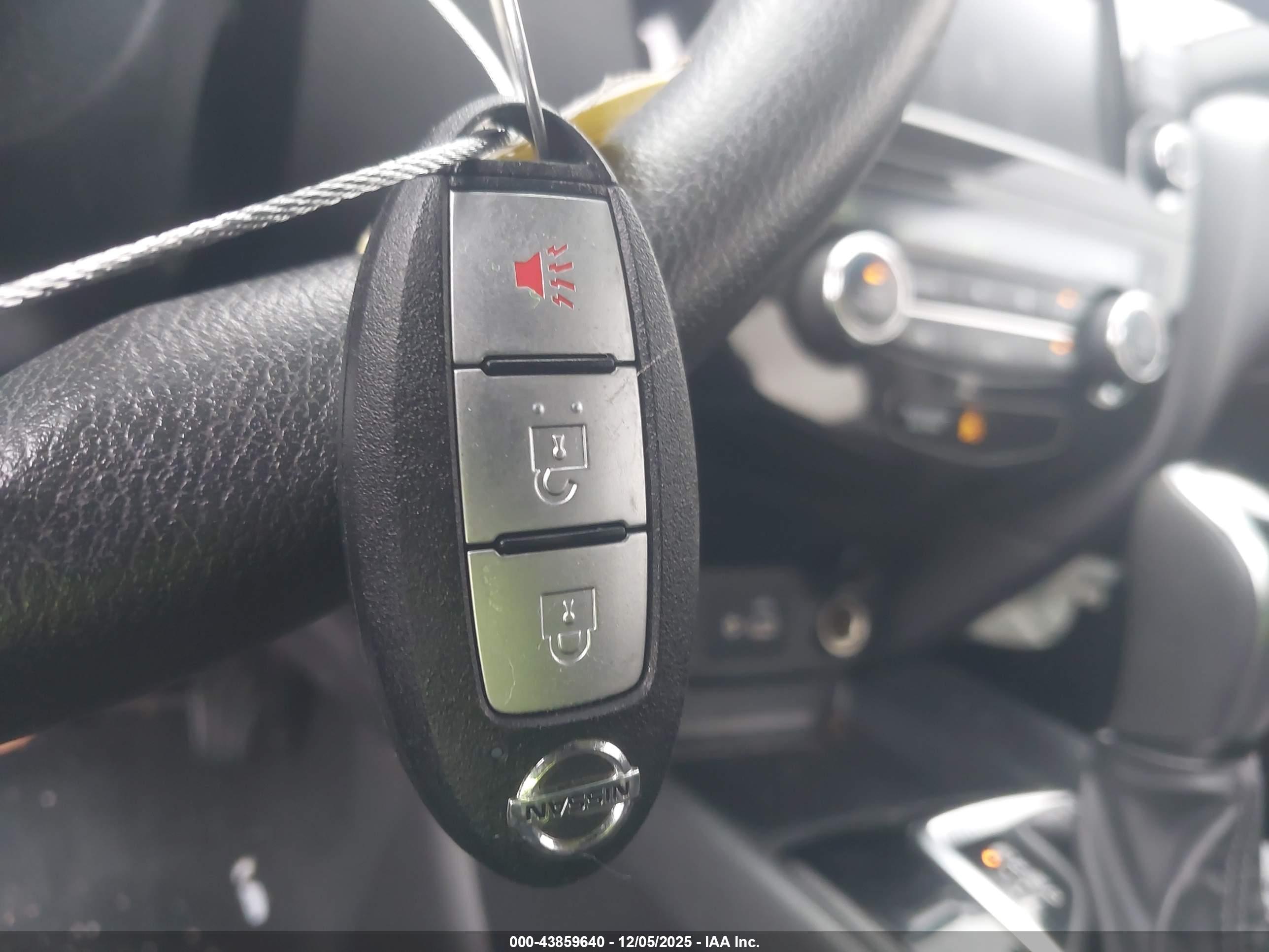 NISSAN ROGUE image 11