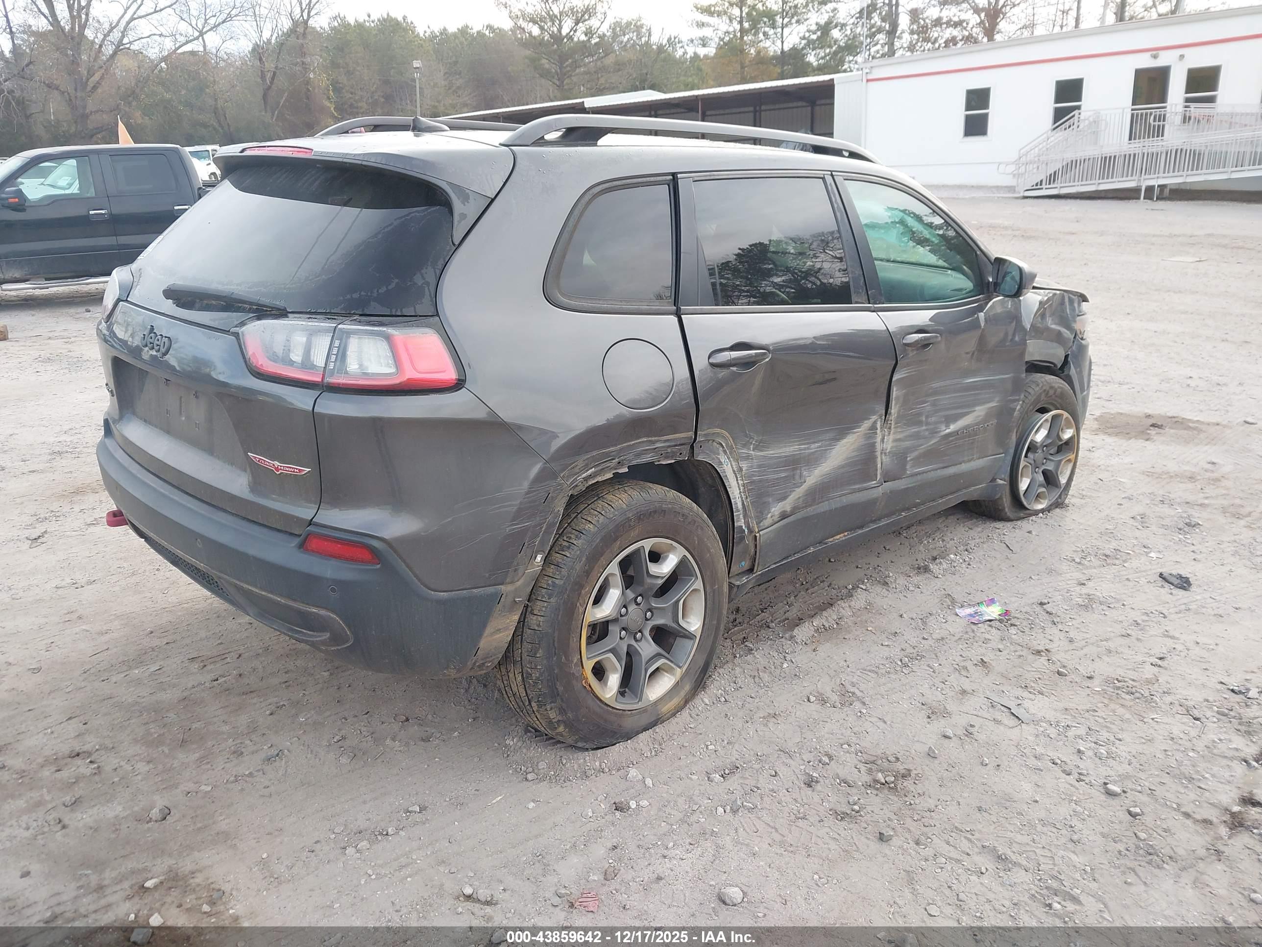JEEP CHEROKEE image 4