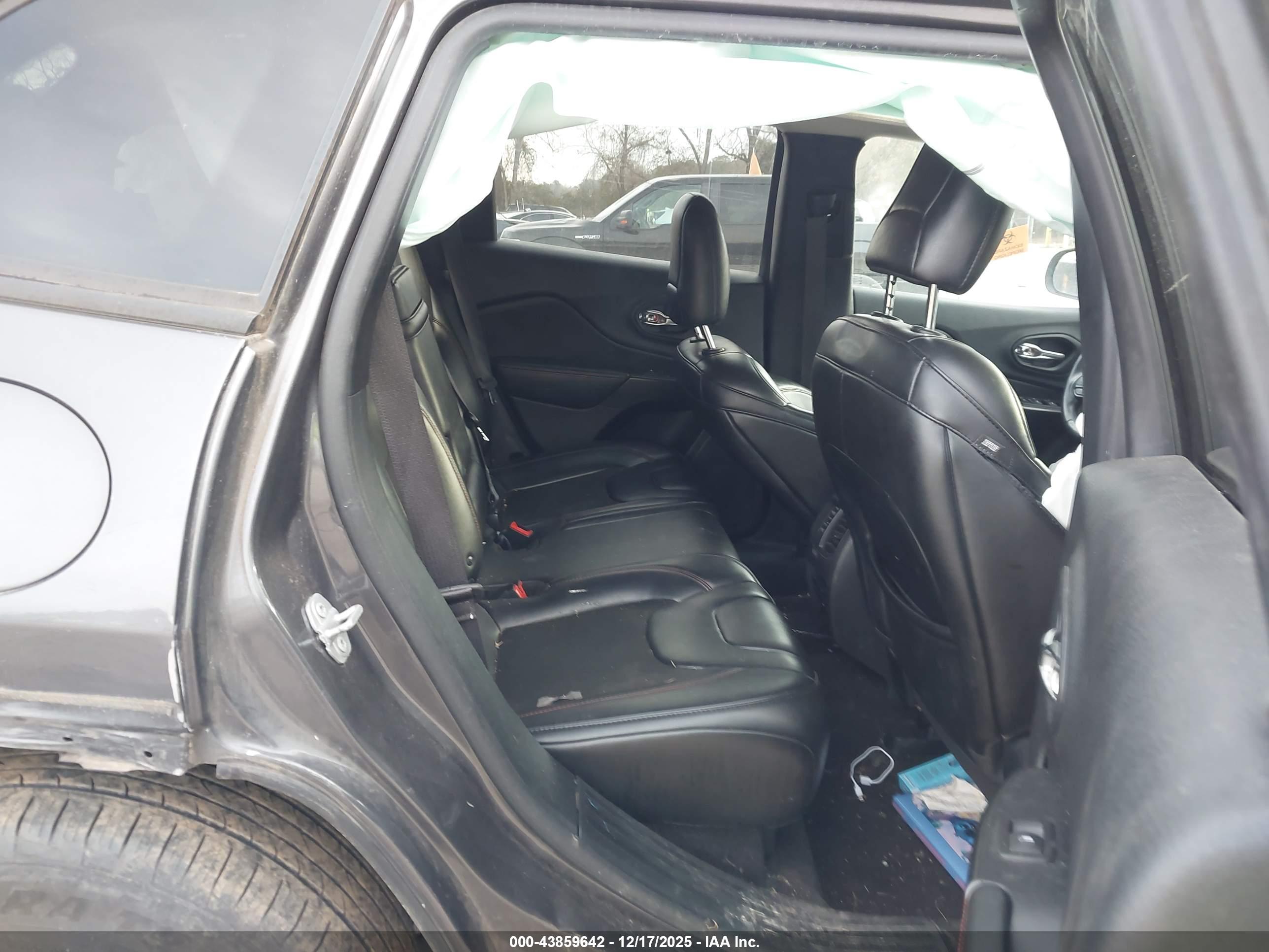 JEEP CHEROKEE image 8
