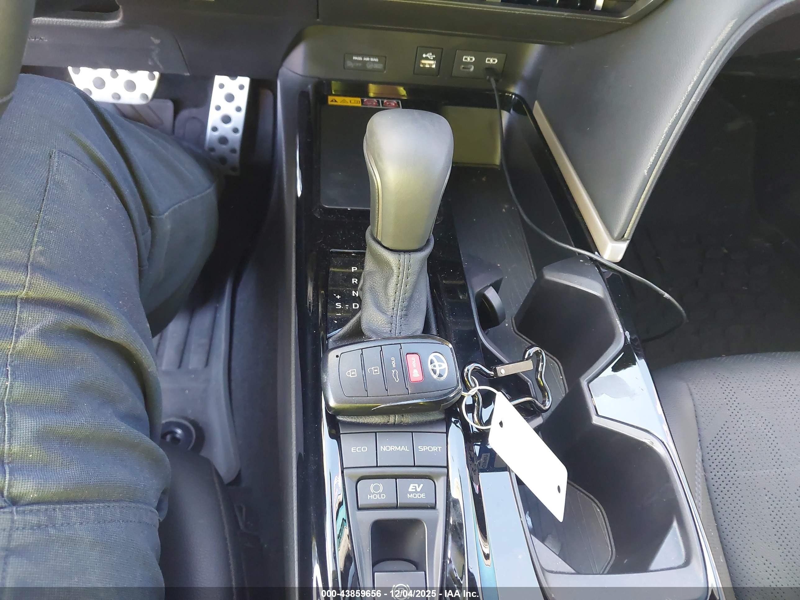 TOYOTA CAMRY image 11