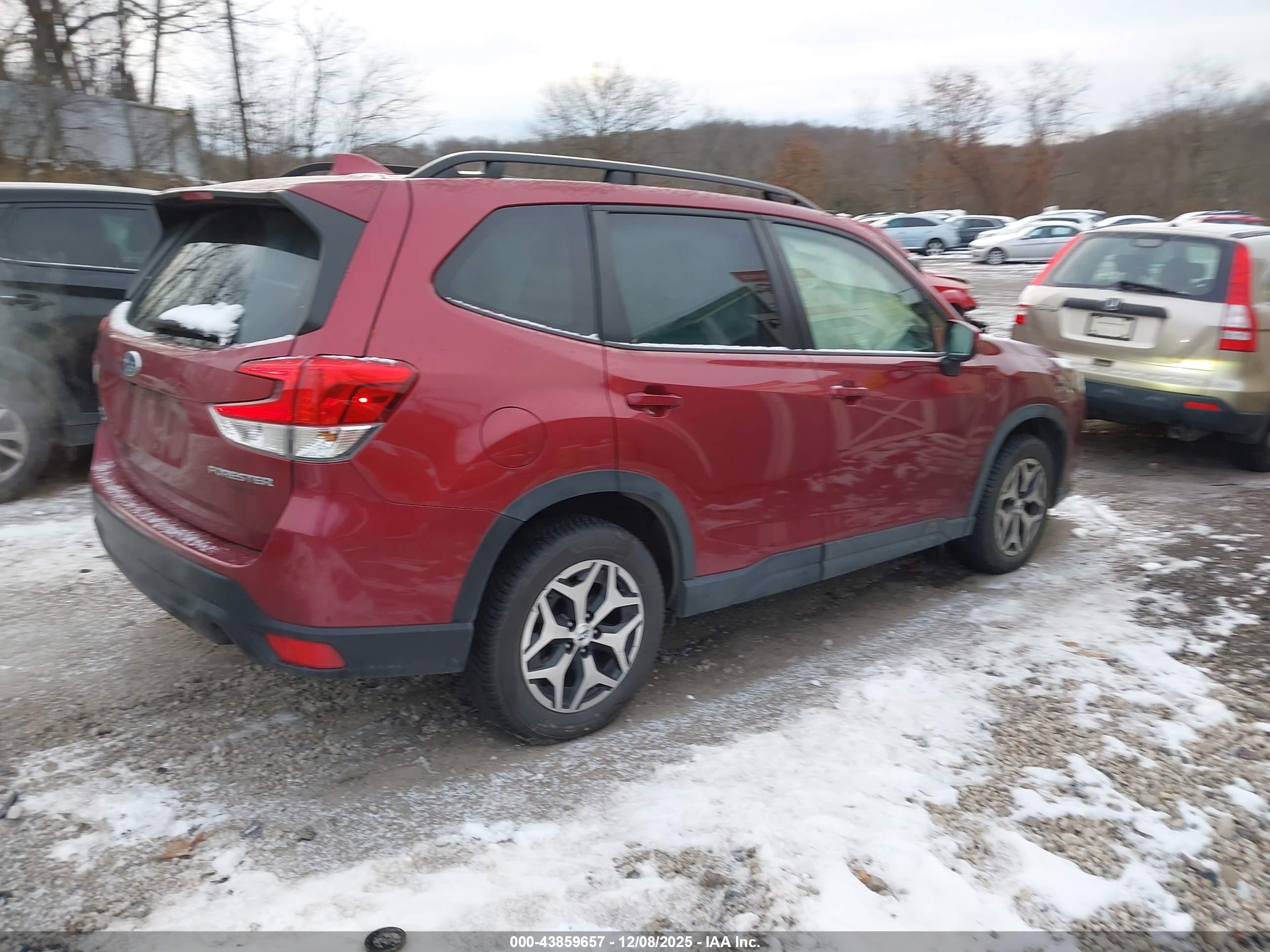 SUBARU FORESTER image 4