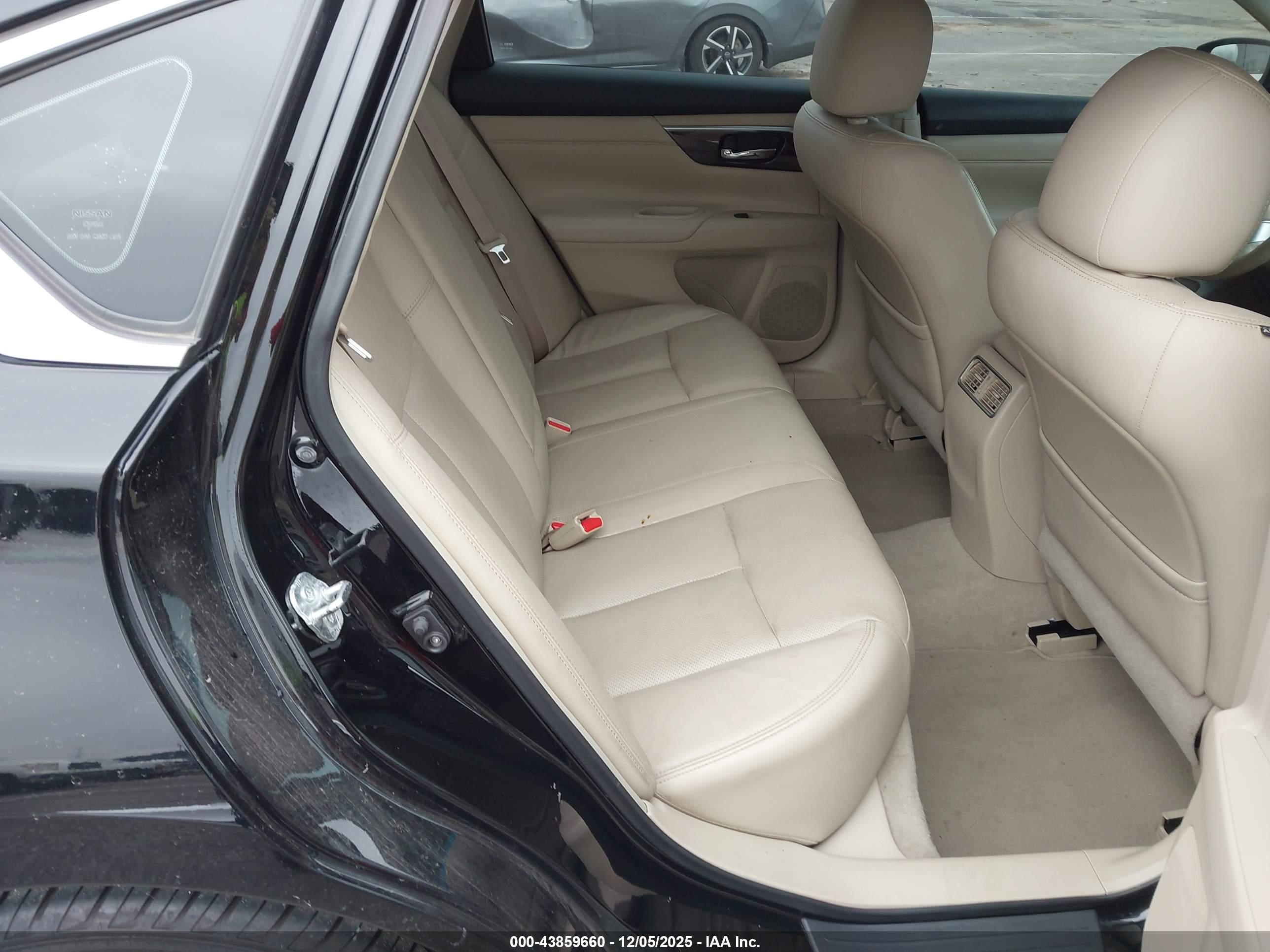 NISSAN ALTIMA image 8