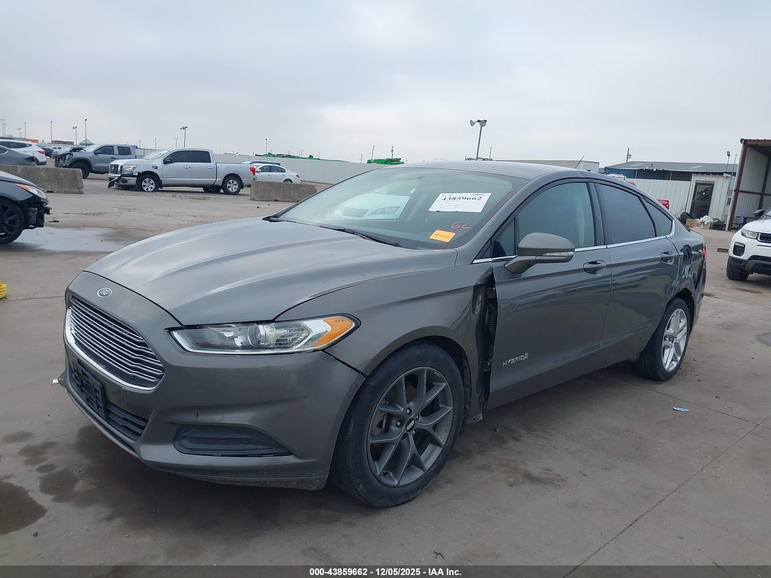 FORD FUSION image 2