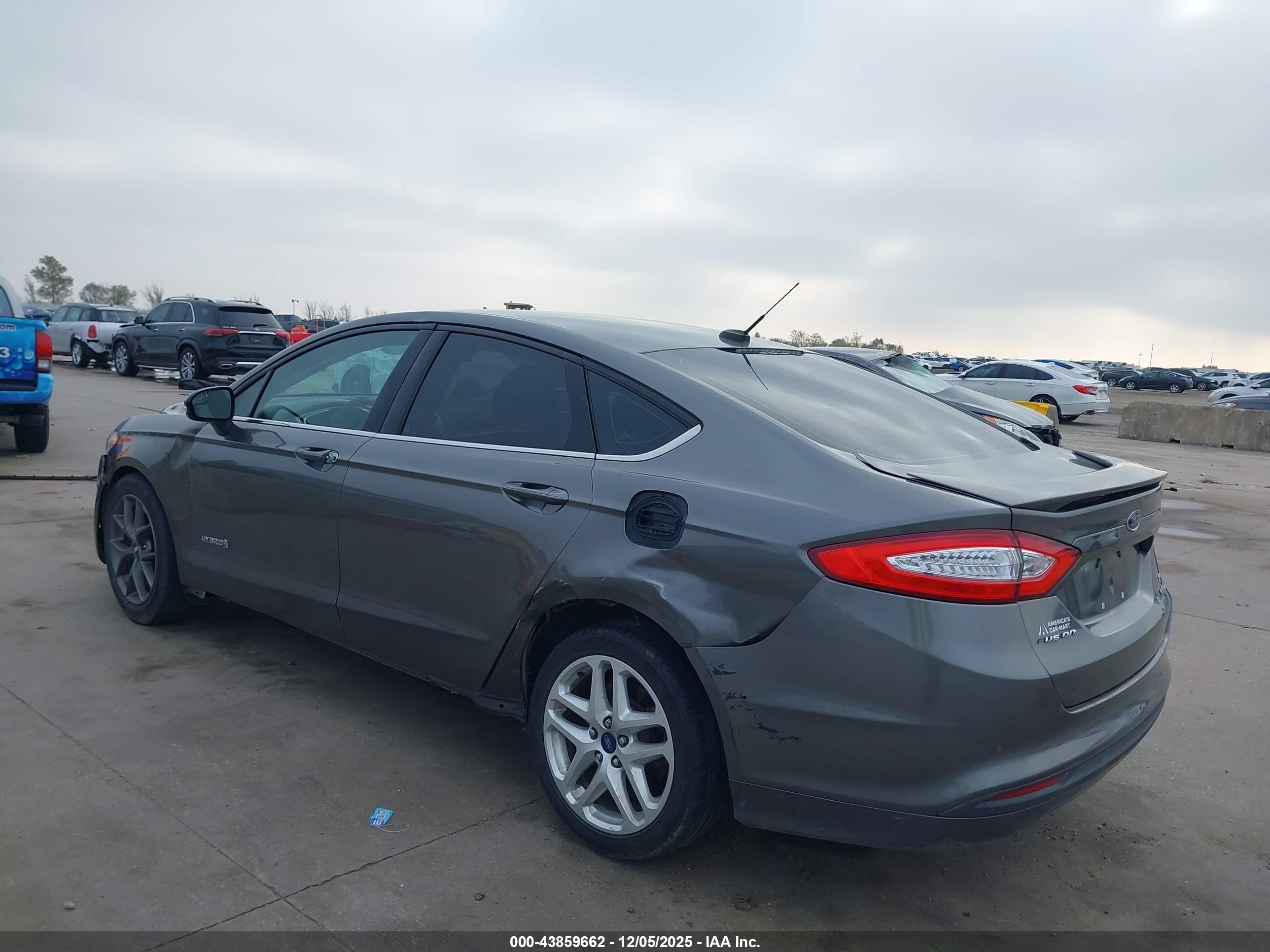FORD FUSION image 3