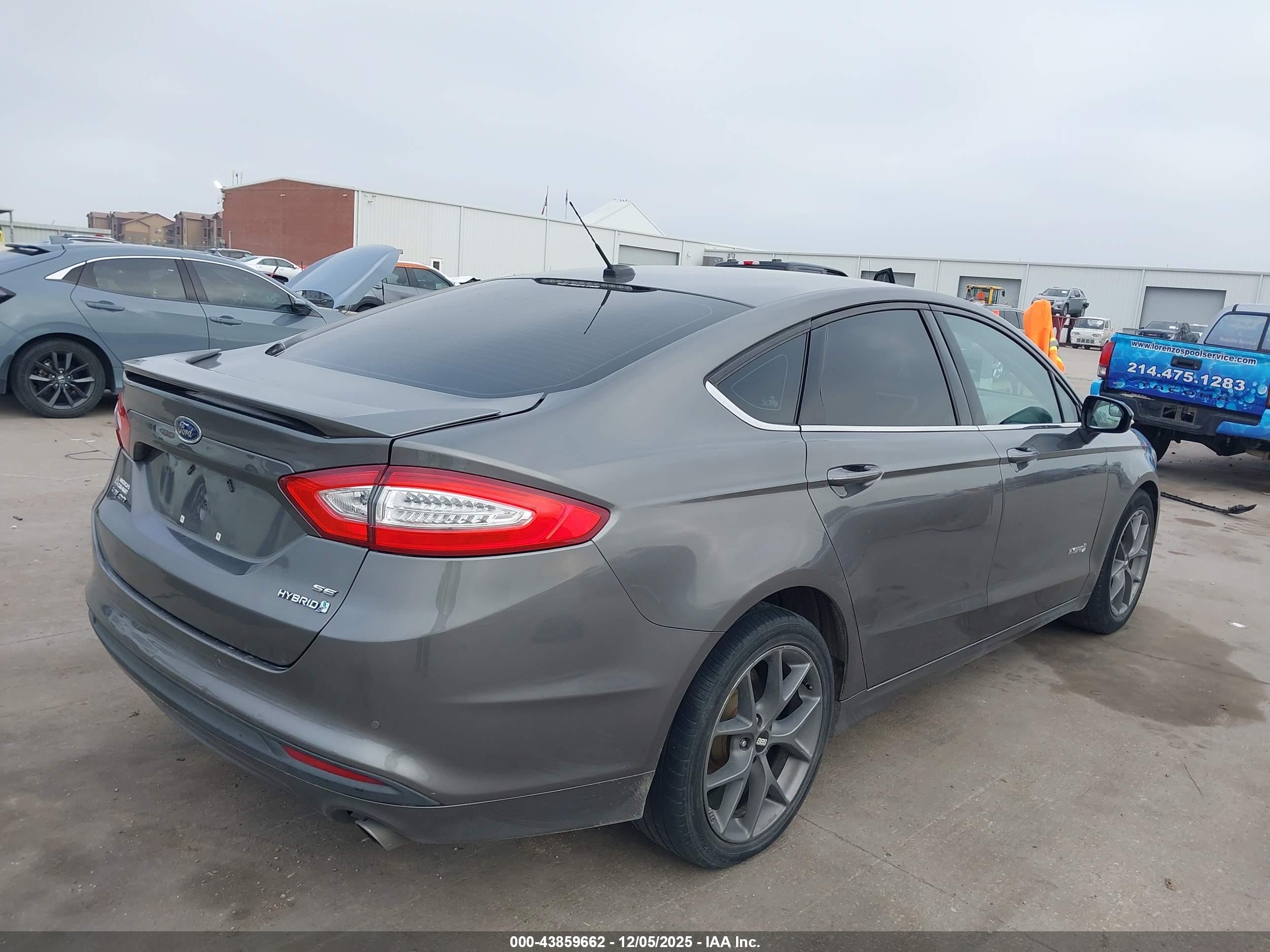 FORD FUSION image 4