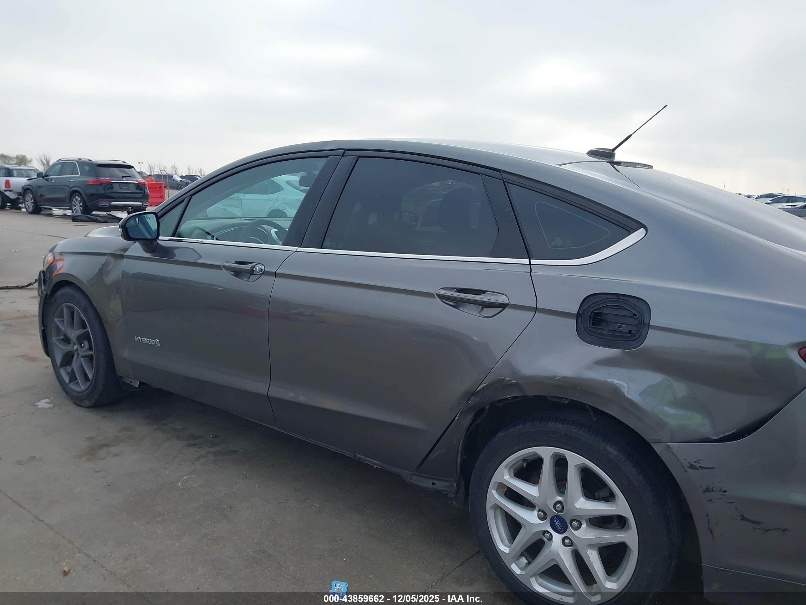 FORD FUSION image 6