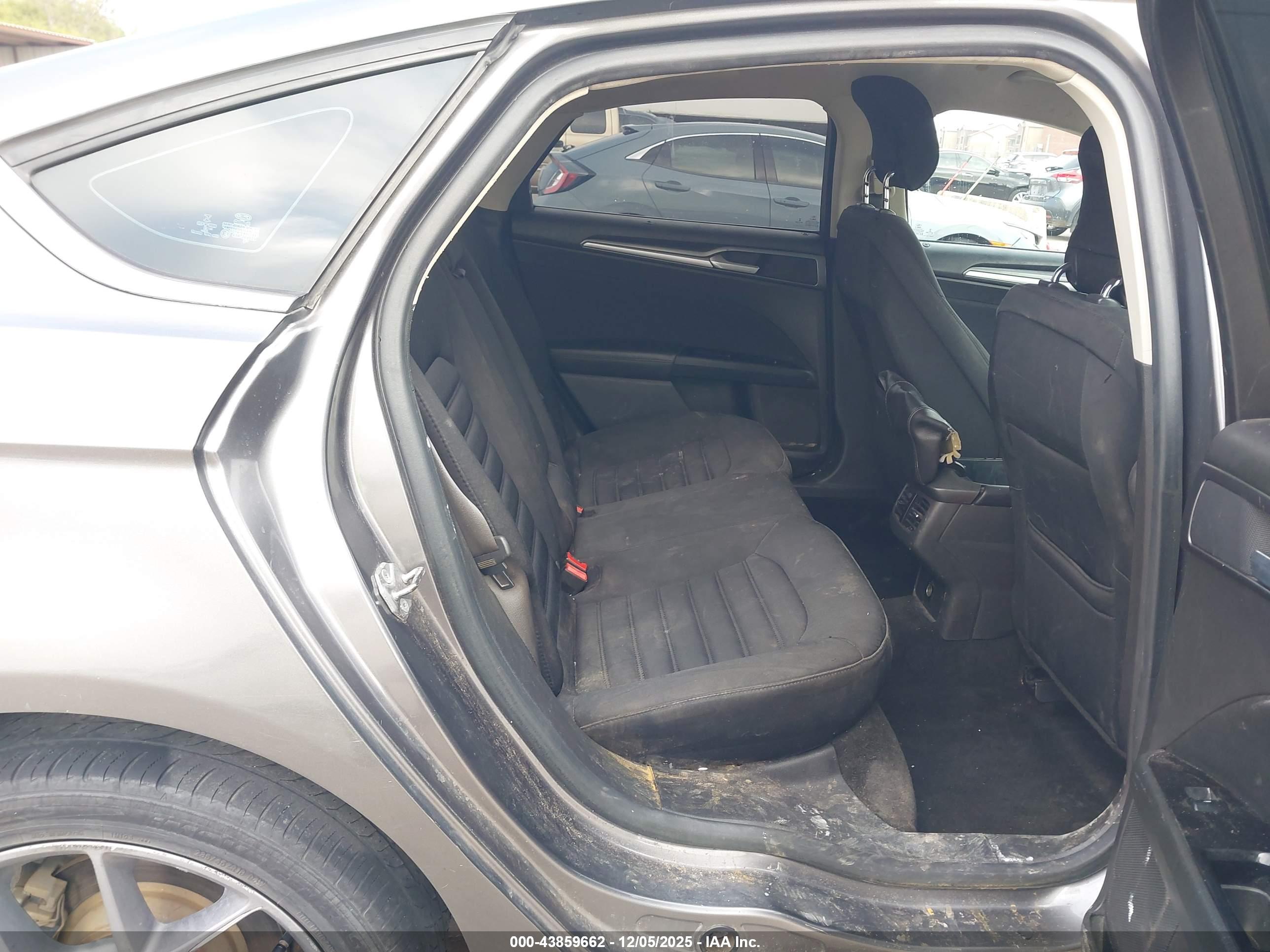 FORD FUSION image 8