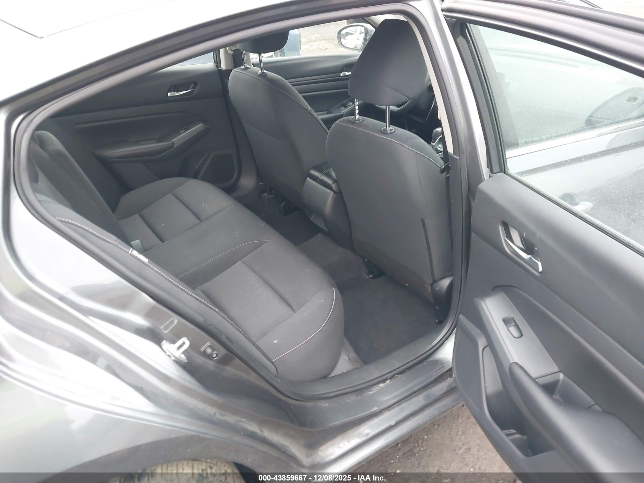 NISSAN ALTIMA image 8