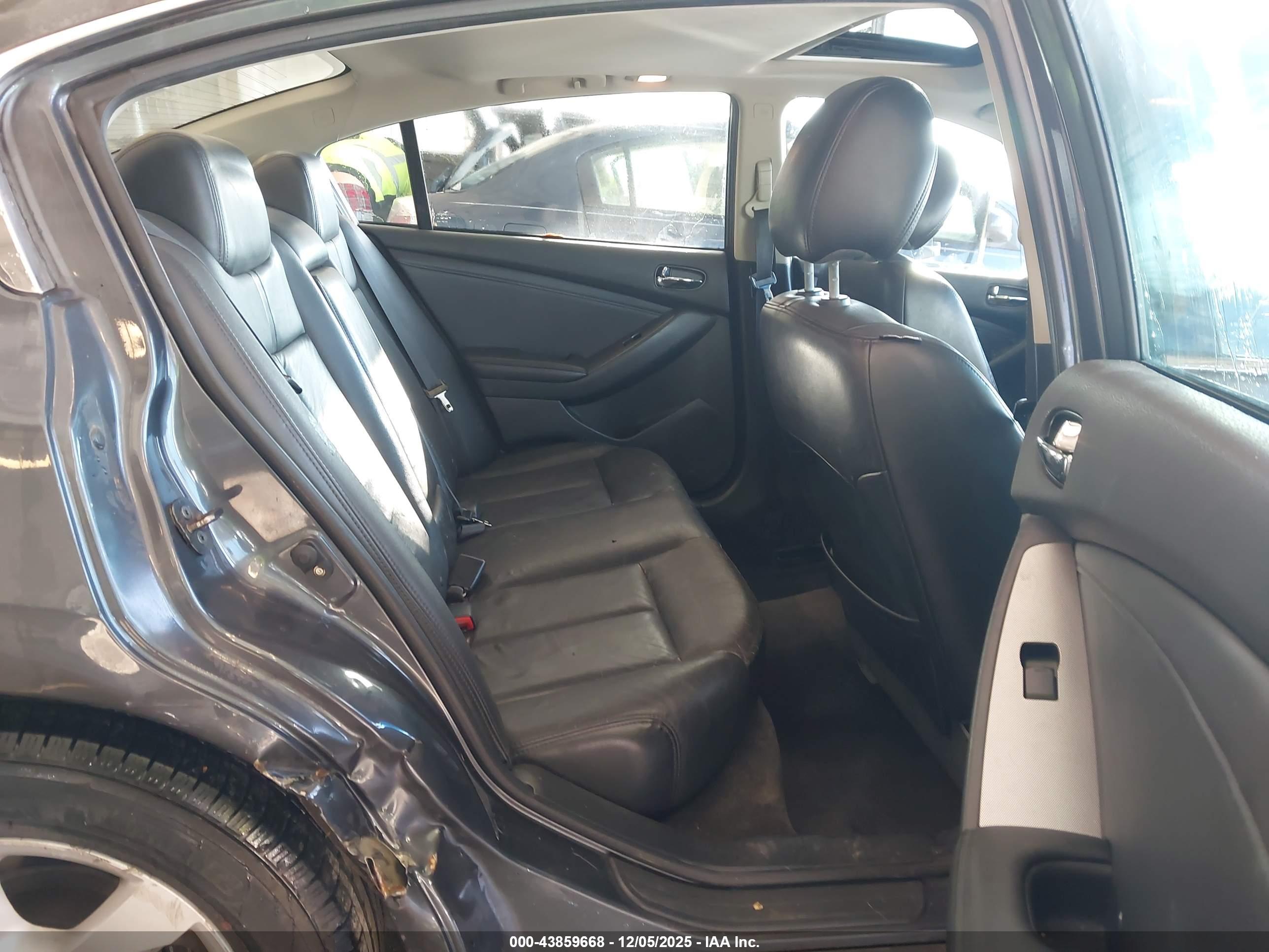 NISSAN ALTIMA image 8