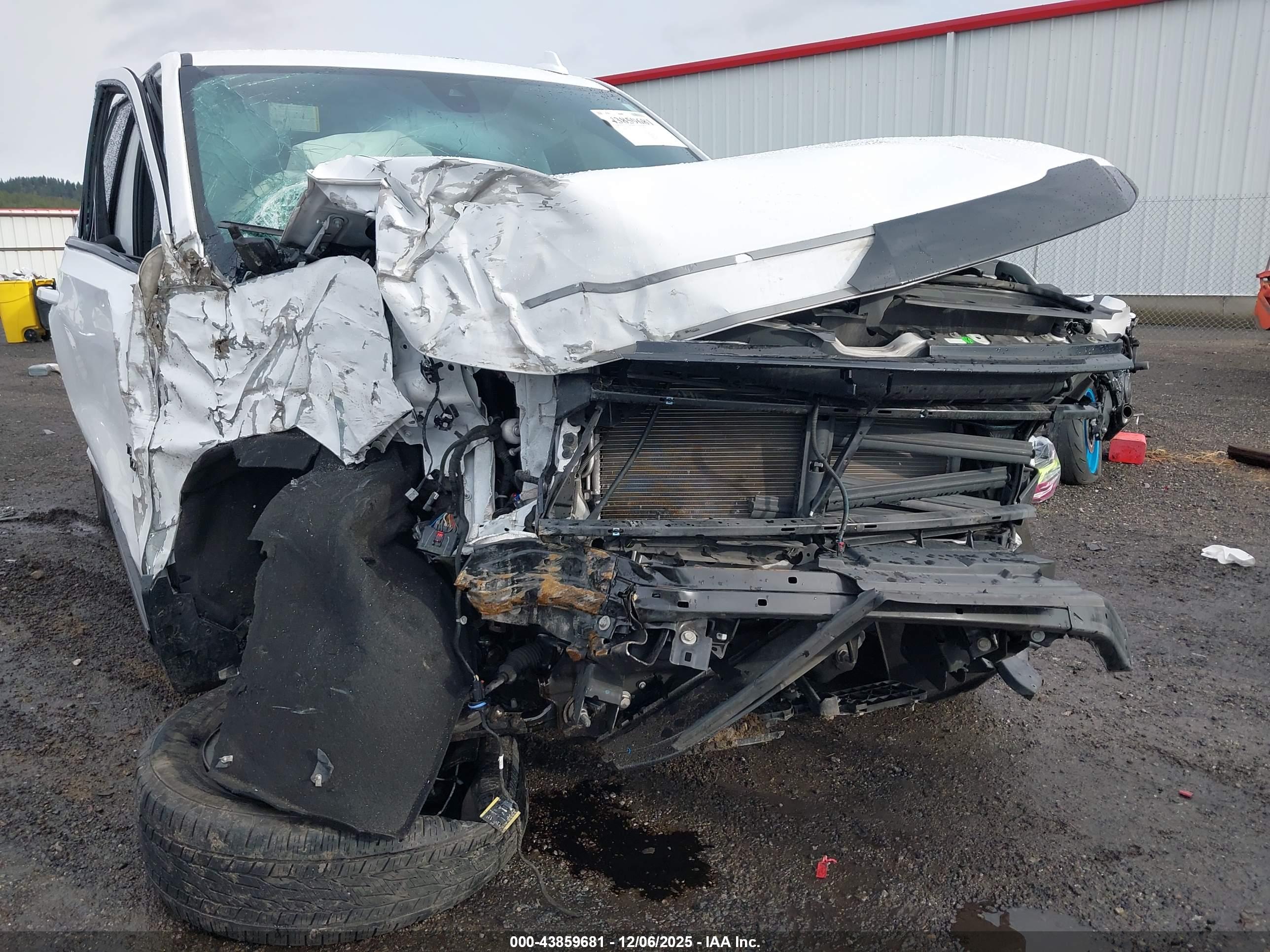 CHEVROLET TAHOE image 6