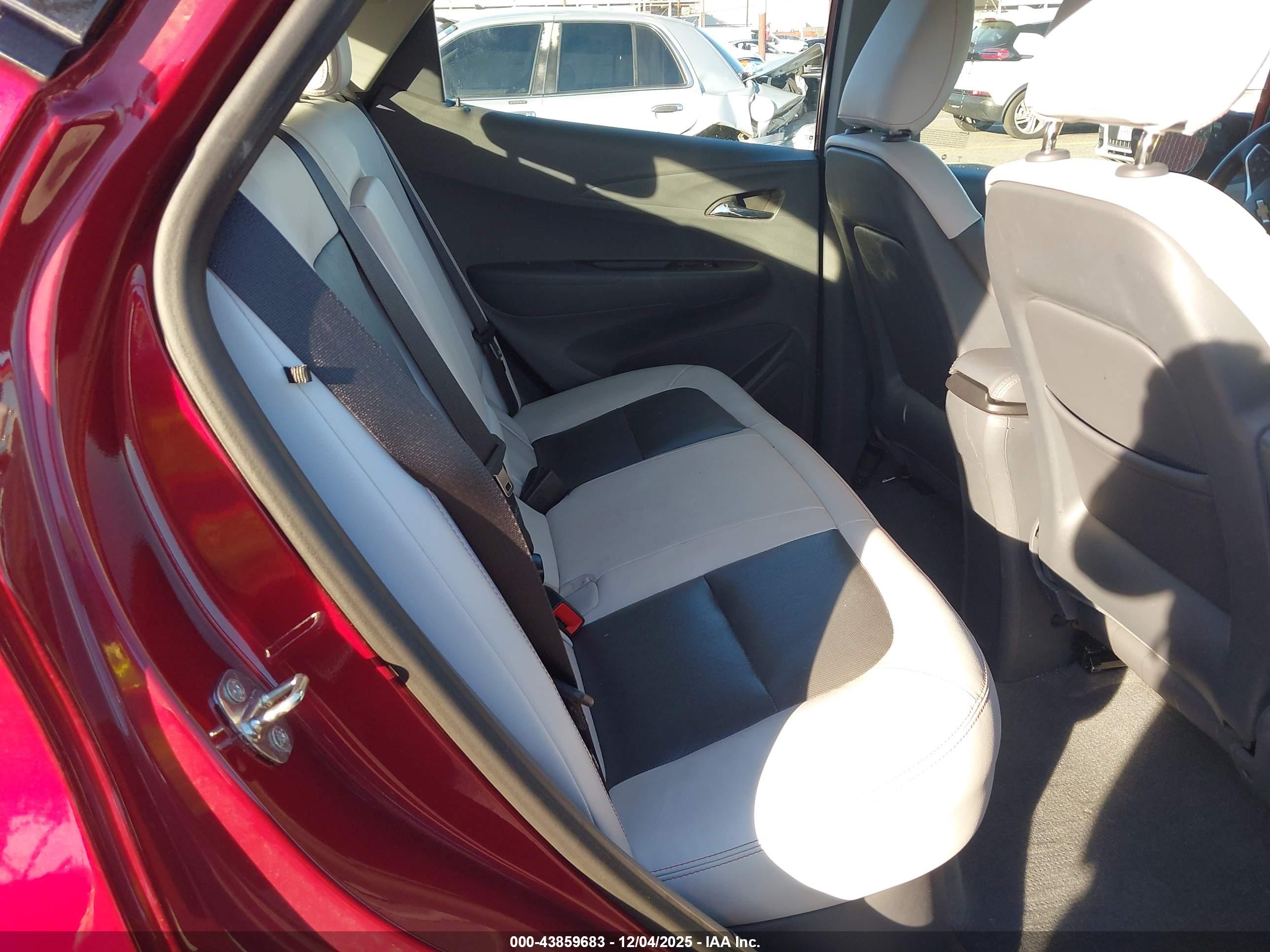 CHEVROLET BOLT image 8