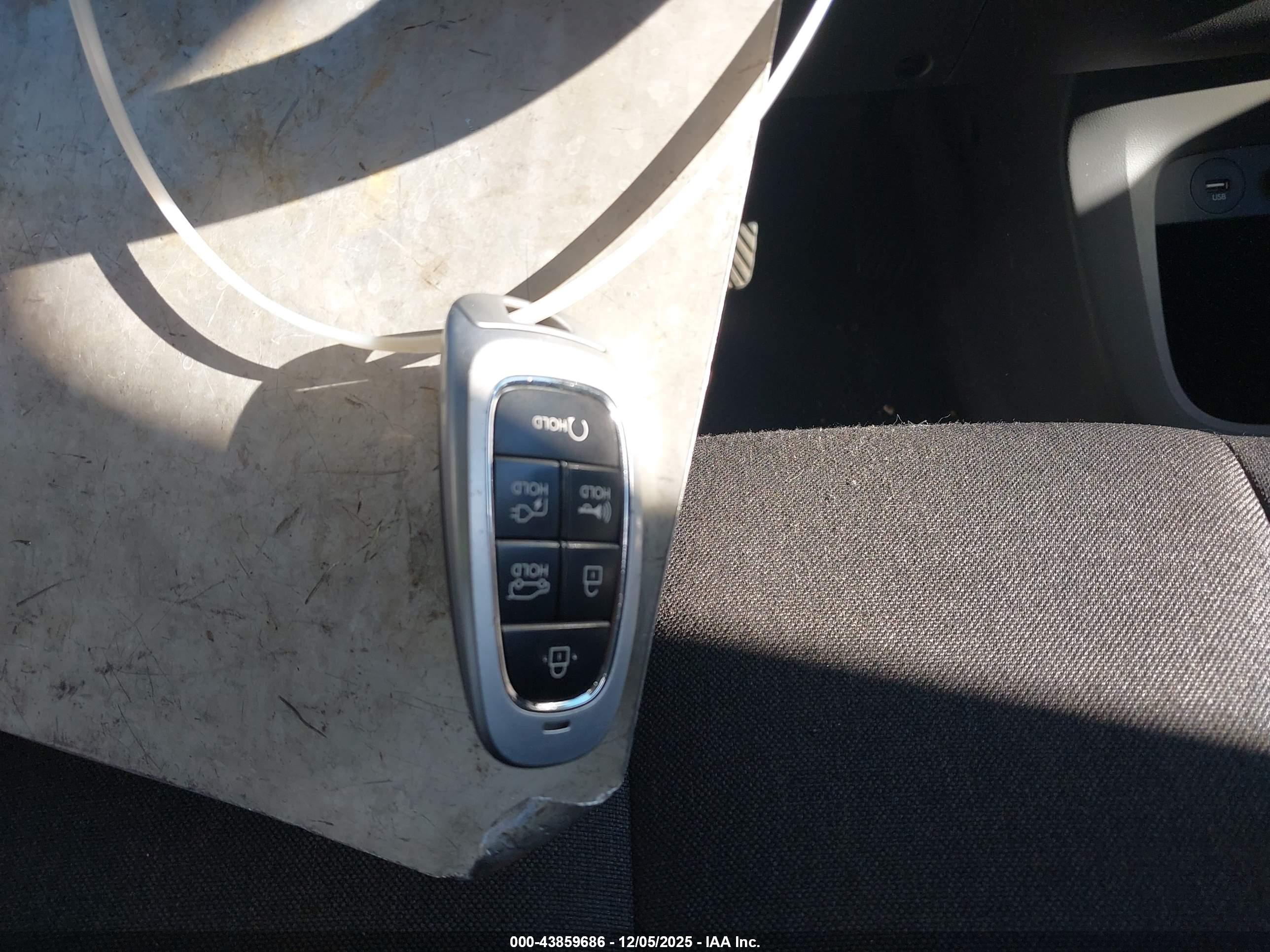 HYUNDAI IONIQ image 11