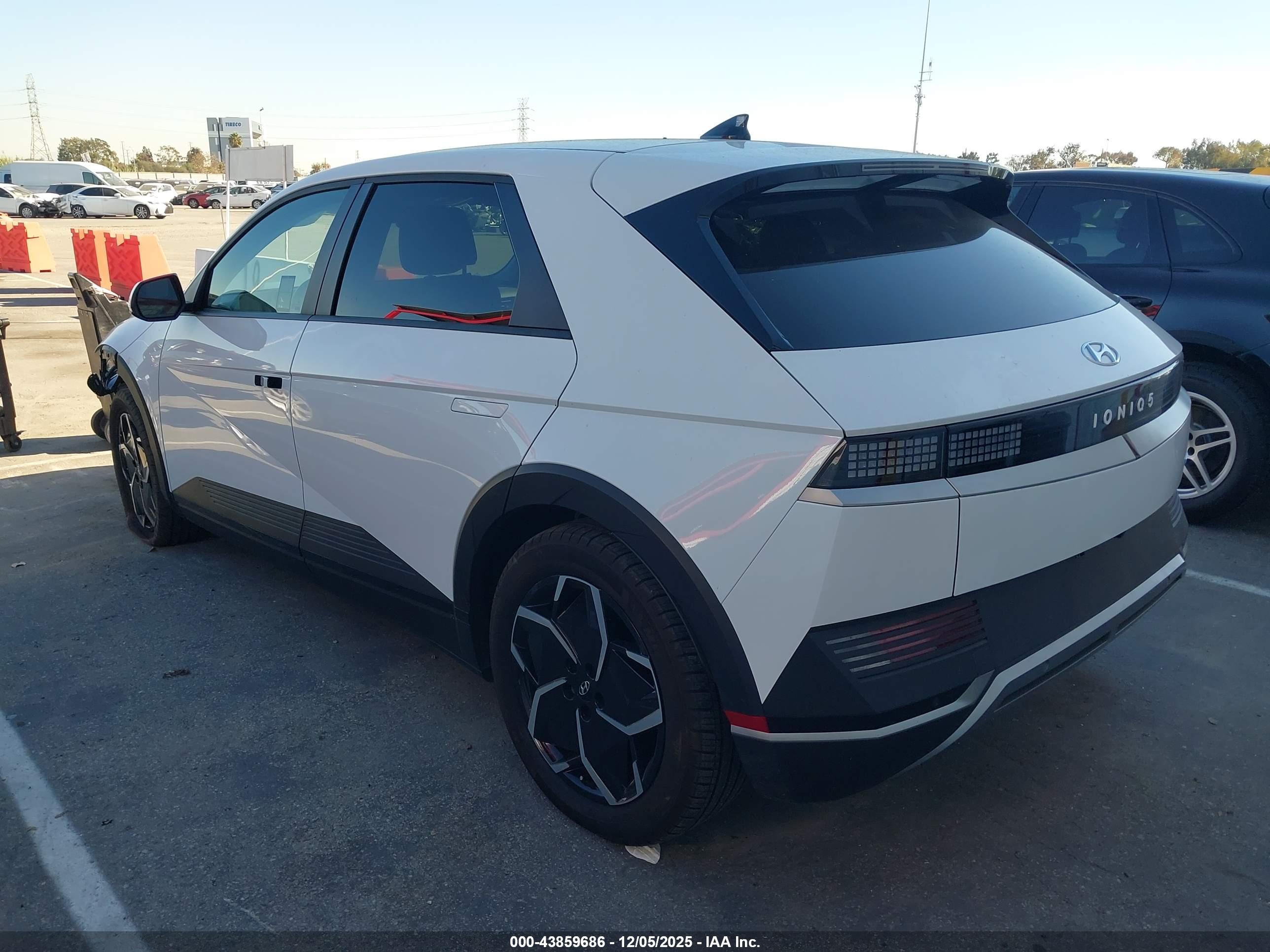 HYUNDAI IONIQ image 3