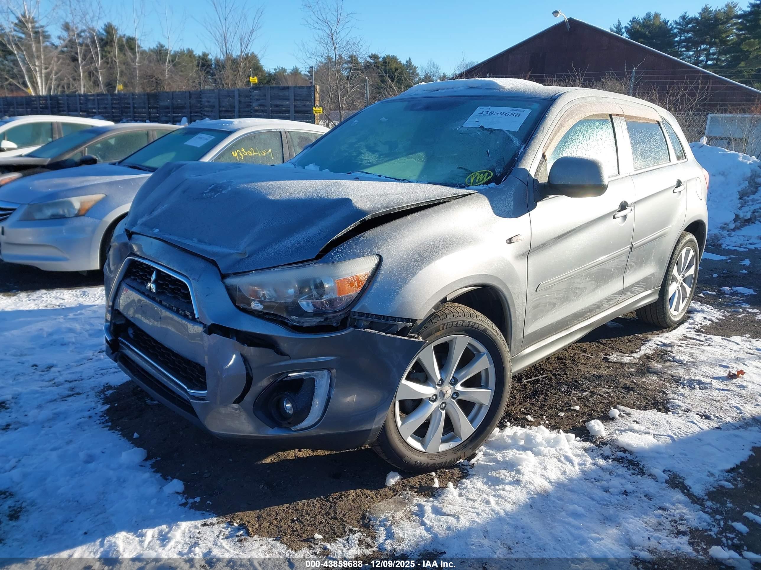MITSUBISHI OUTLANDER image 2