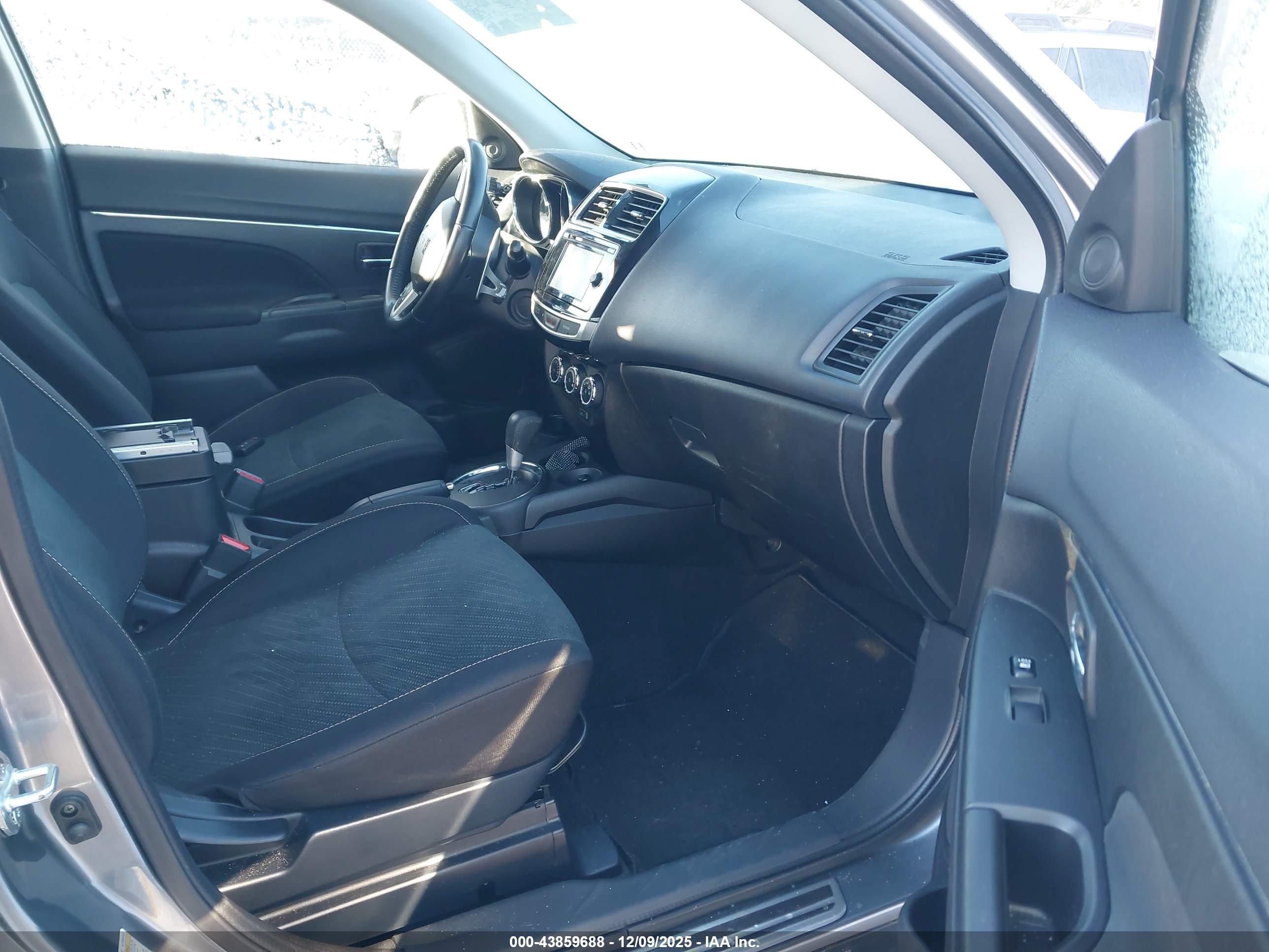 MITSUBISHI OUTLANDER image 5